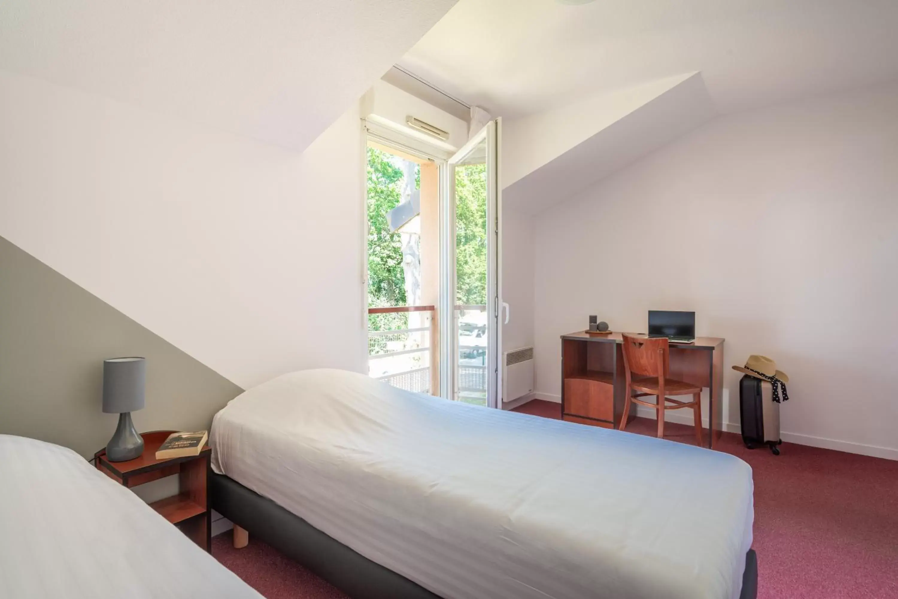 Bedroom, Bed in Zenitude Hôtel-Résidences Nantes - La Beaujoire