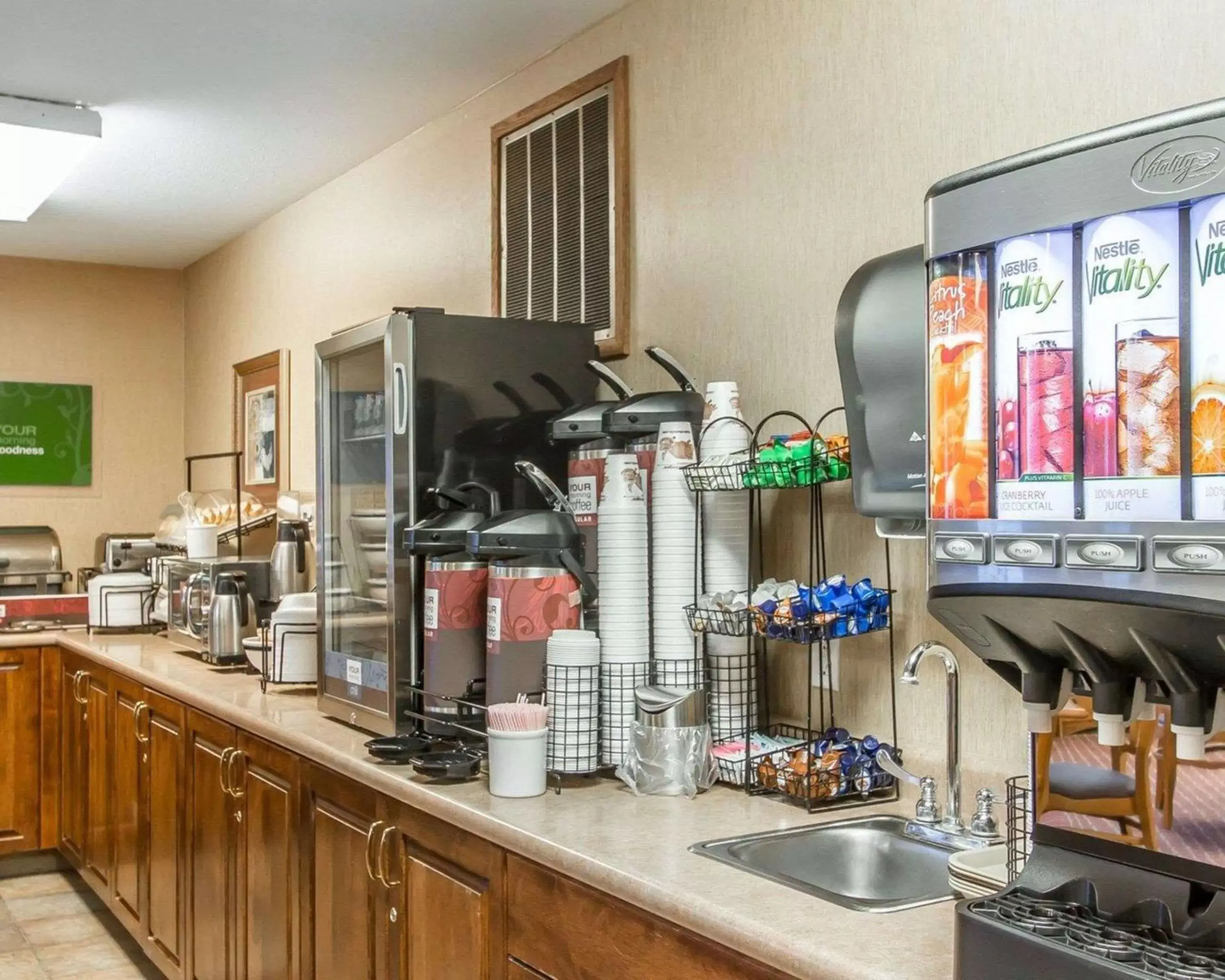 Restaurant/places to eat, Kitchen/Kitchenette in Quality Inn & Suites Fort Madison near Hwy 61