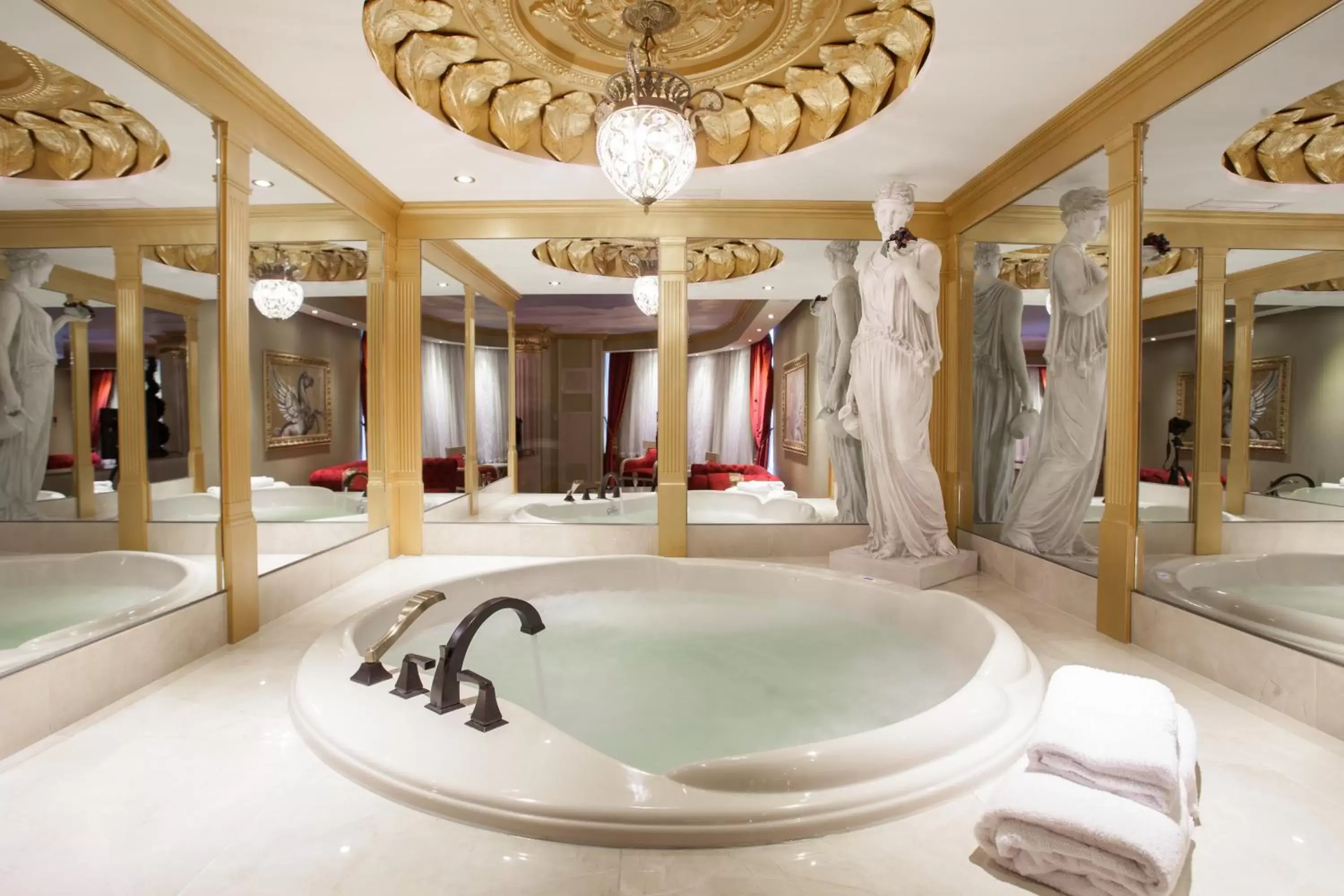 Hot Tub in Fantasyland Hotel