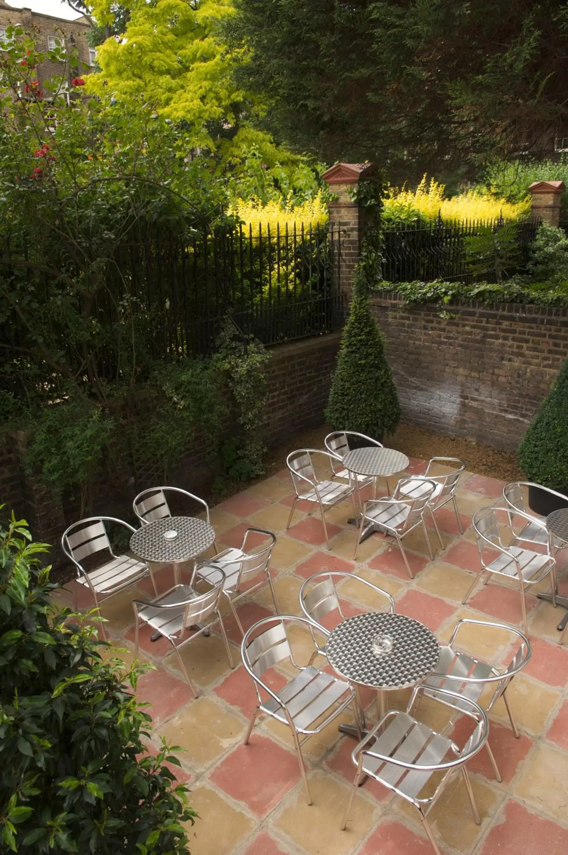 Garden, Restaurant/Places to Eat in Grange Beauchamp Hotel