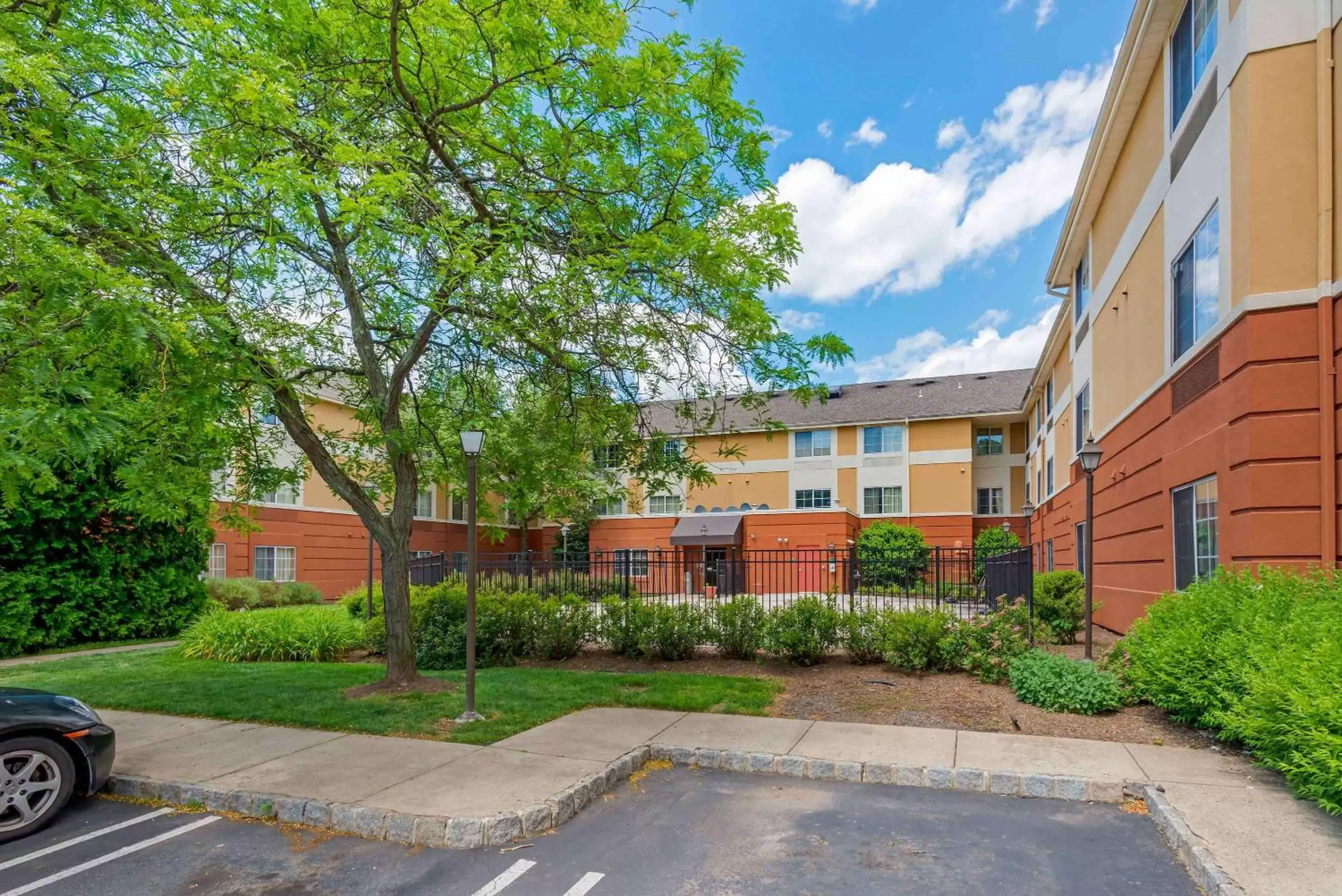 Property Building in Extended Stay America Suites - Piscataway - Rutgers University