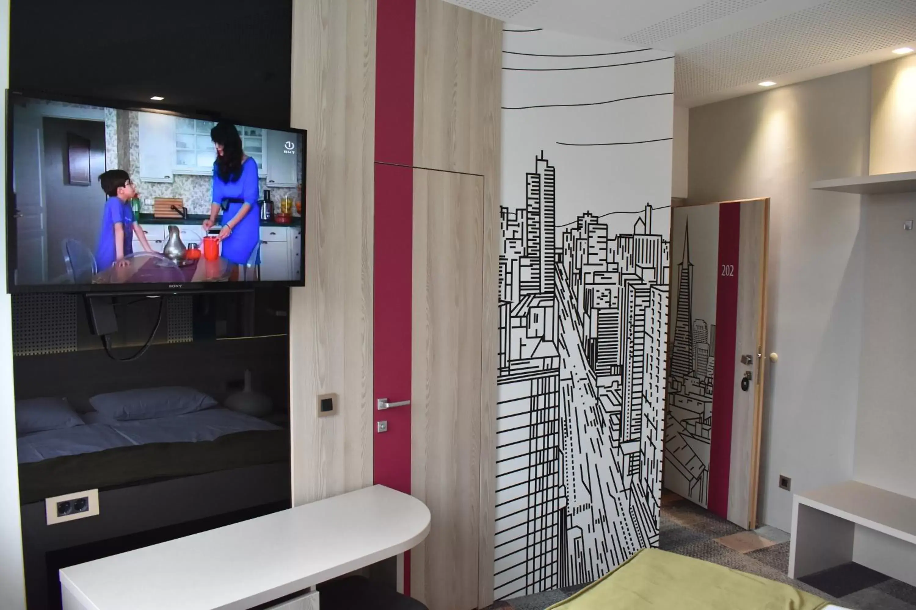 TV and multimedia, TV/Entertainment Center in Hotel Cosmopolit