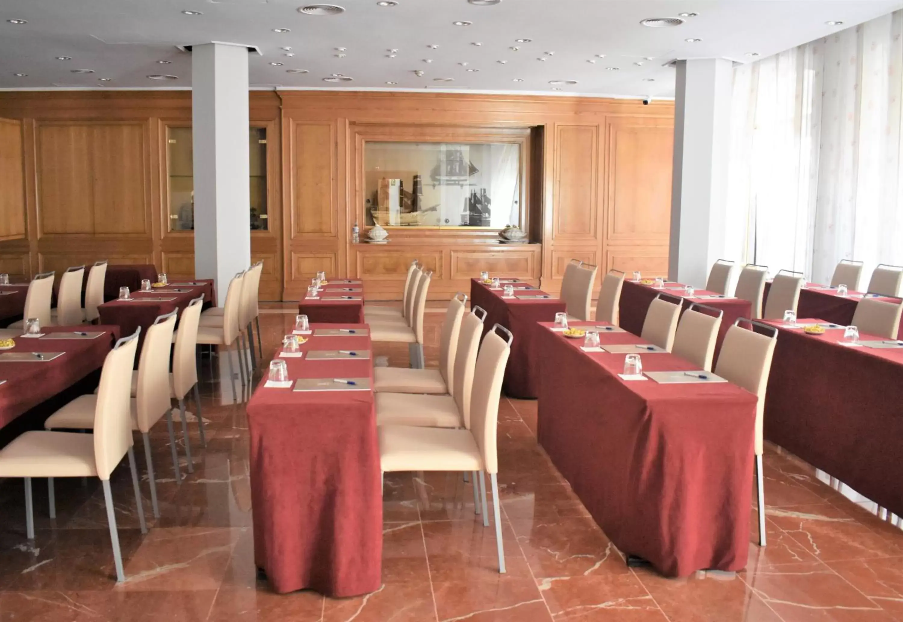 Meeting/conference room, Restaurant/Places to Eat in Colón Hotel Barcelona