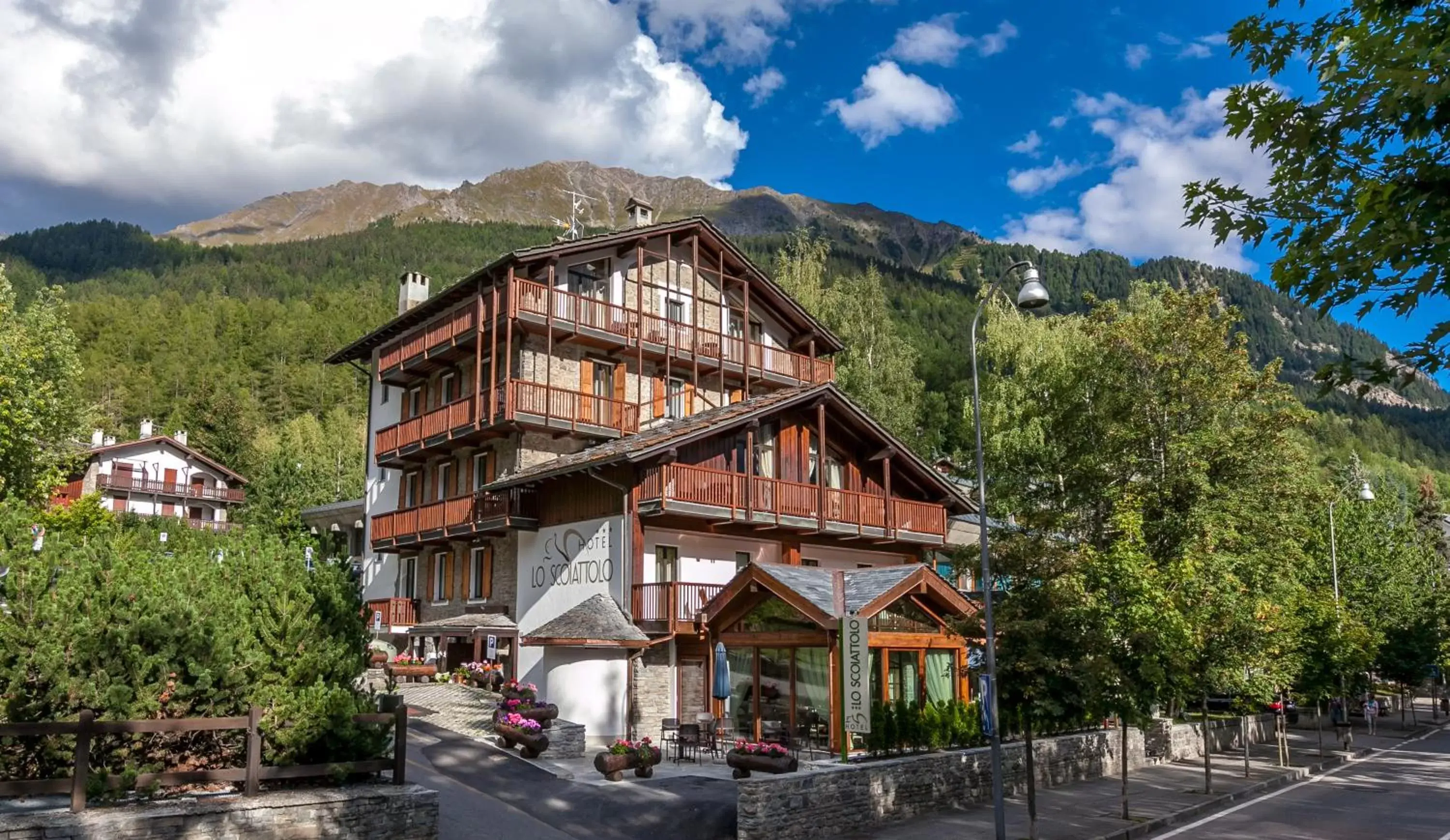 Facade/entrance, Property Building in Hotel Lo Scoiattolo