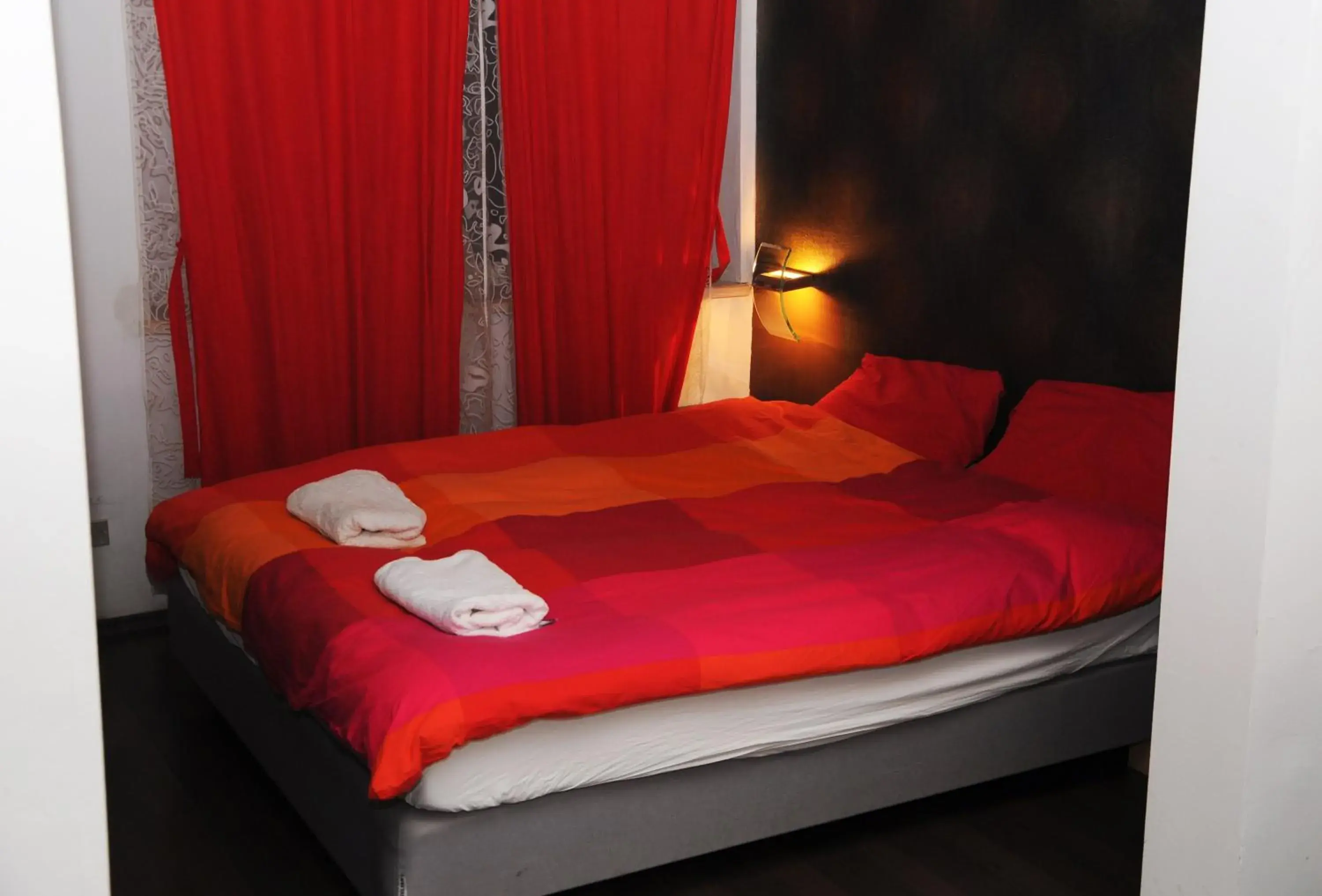 Bedroom, Bed in Zonaflat - Opera