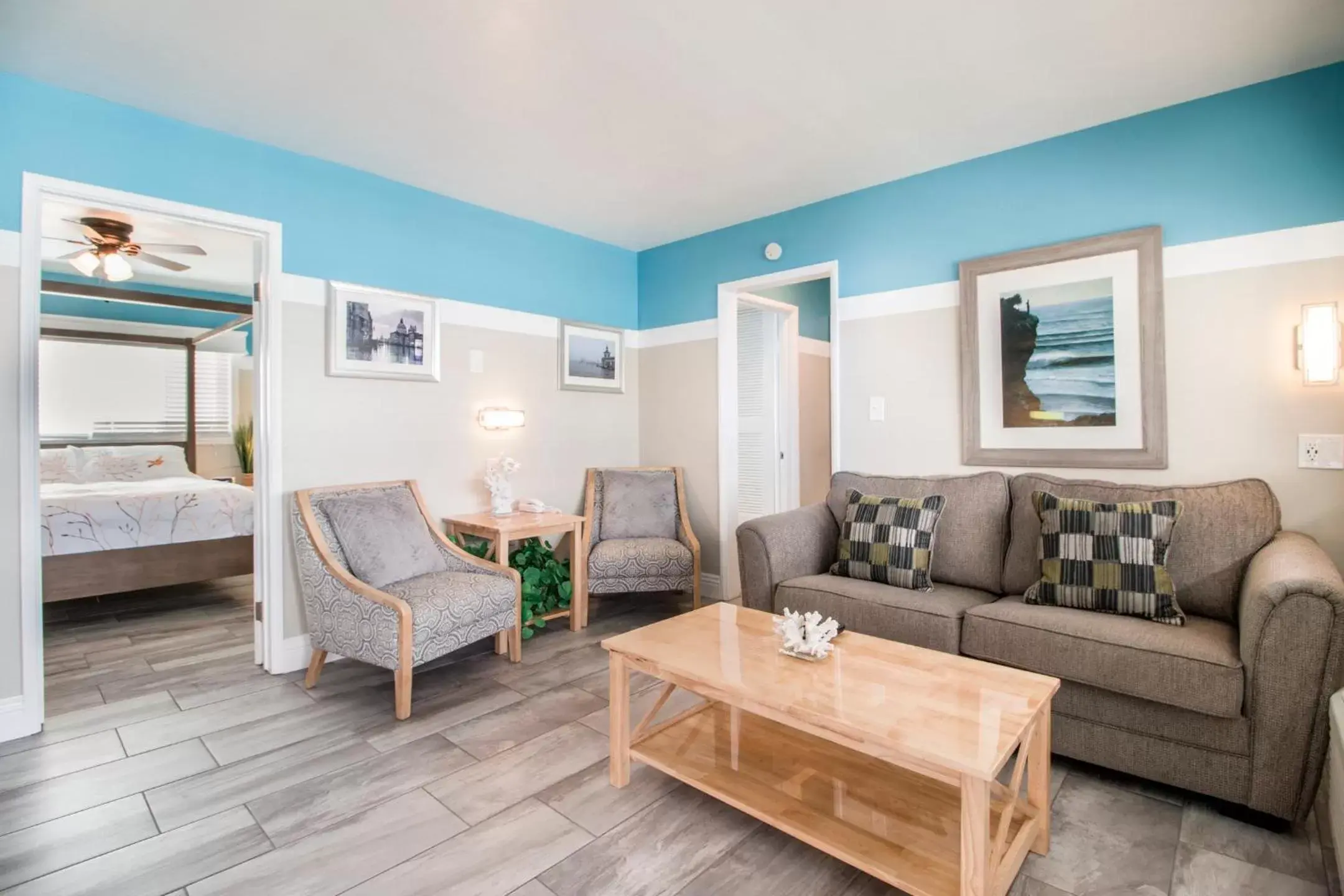 Living room, Seating Area in The Inn at Sunset Cliffs