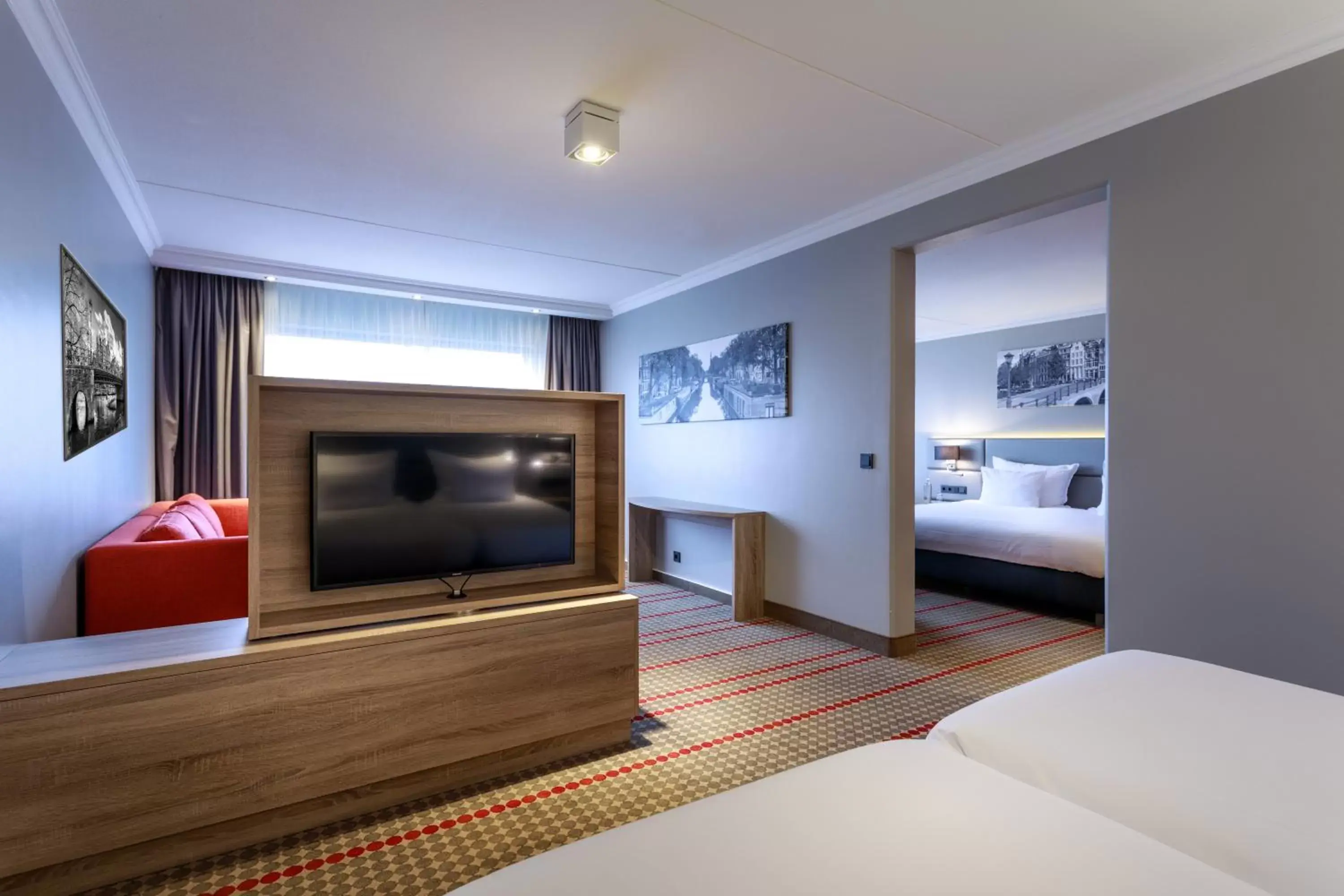 Seating area, TV/Entertainment Center in Ramada by Wyndham Amsterdam Airport Schiphol