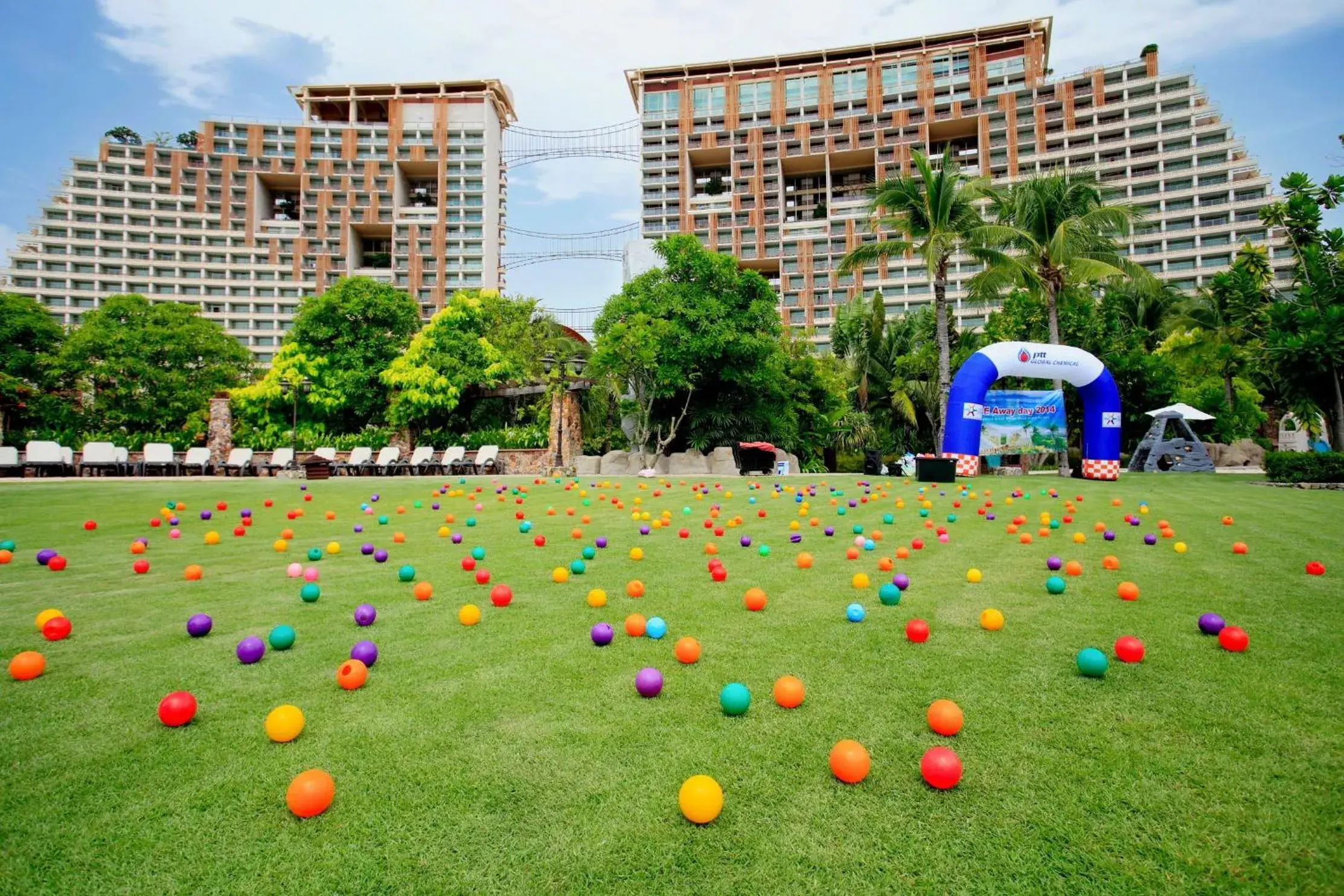 Garden in Centara Grand Mirage Beach Resort Pattaya - SHA Extra Plus