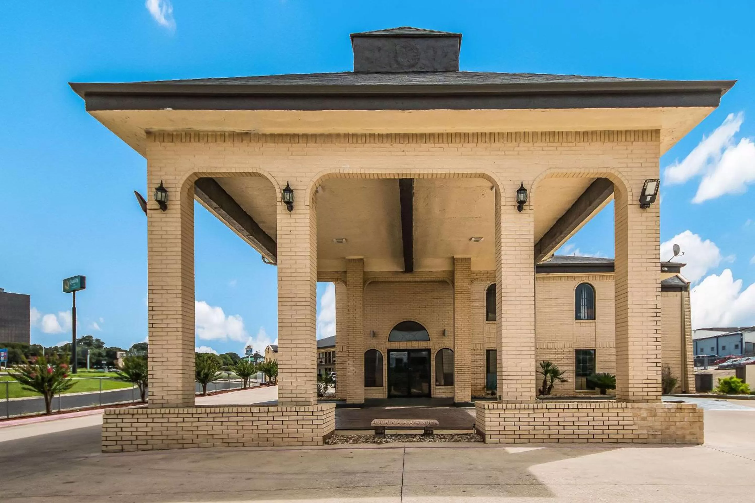 Property building in Quality Inn Medical Center