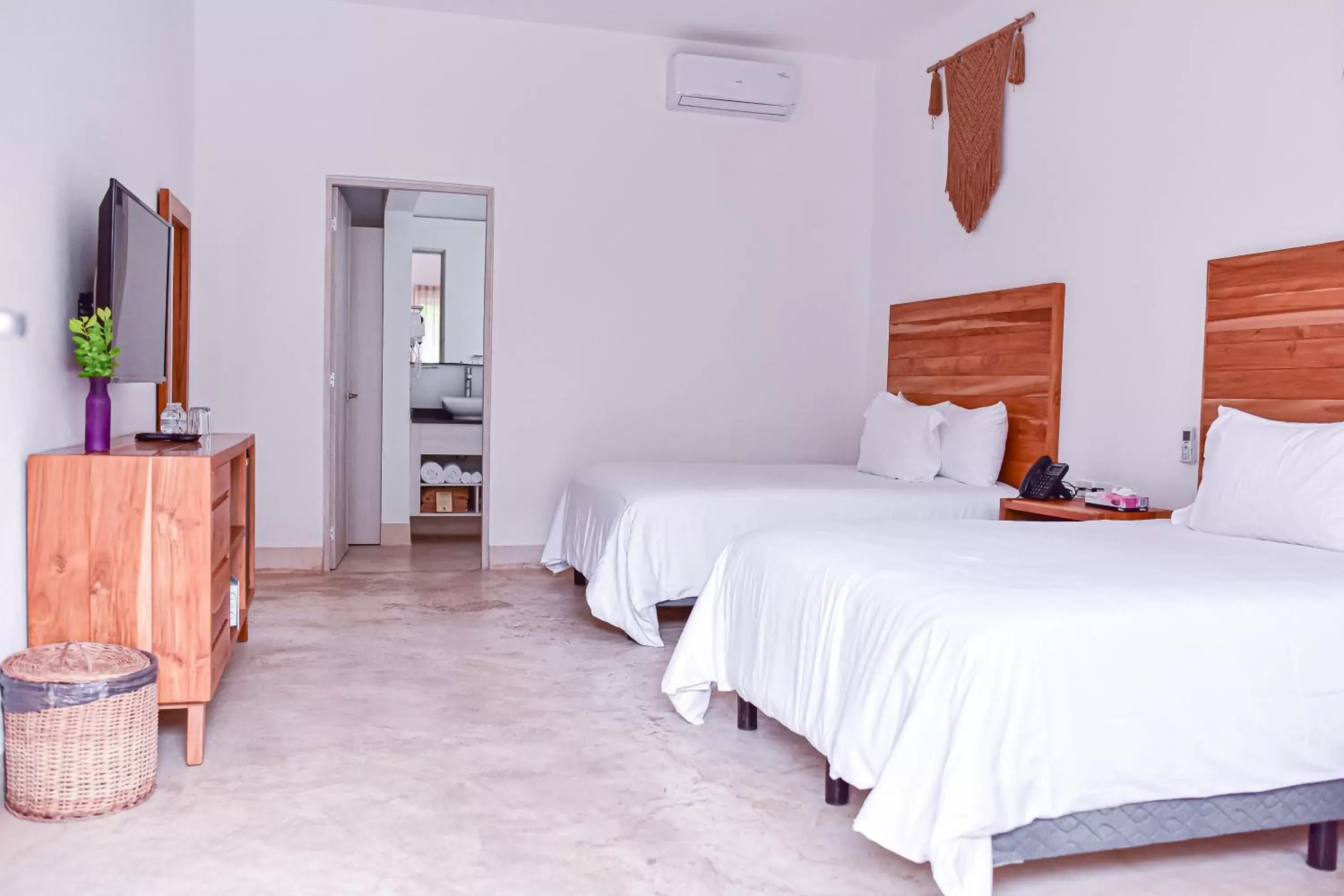 Photo of the whole room, Bed in Kaab Tulum