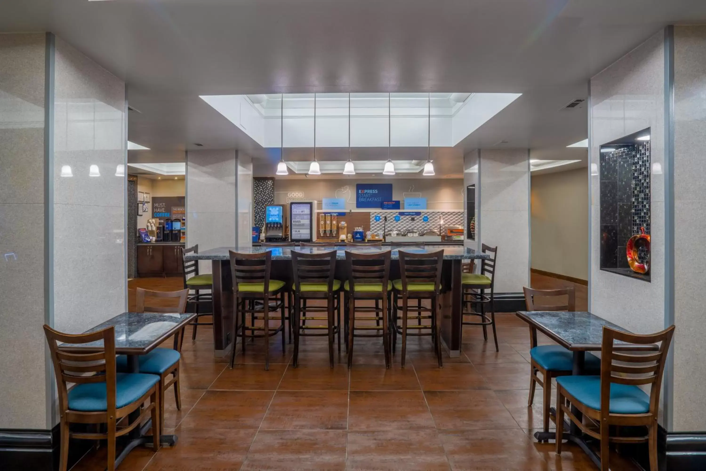 Breakfast, Restaurant/Places to Eat in Holiday Inn Express Hotel & Suites Hinesville, an IHG Hotel