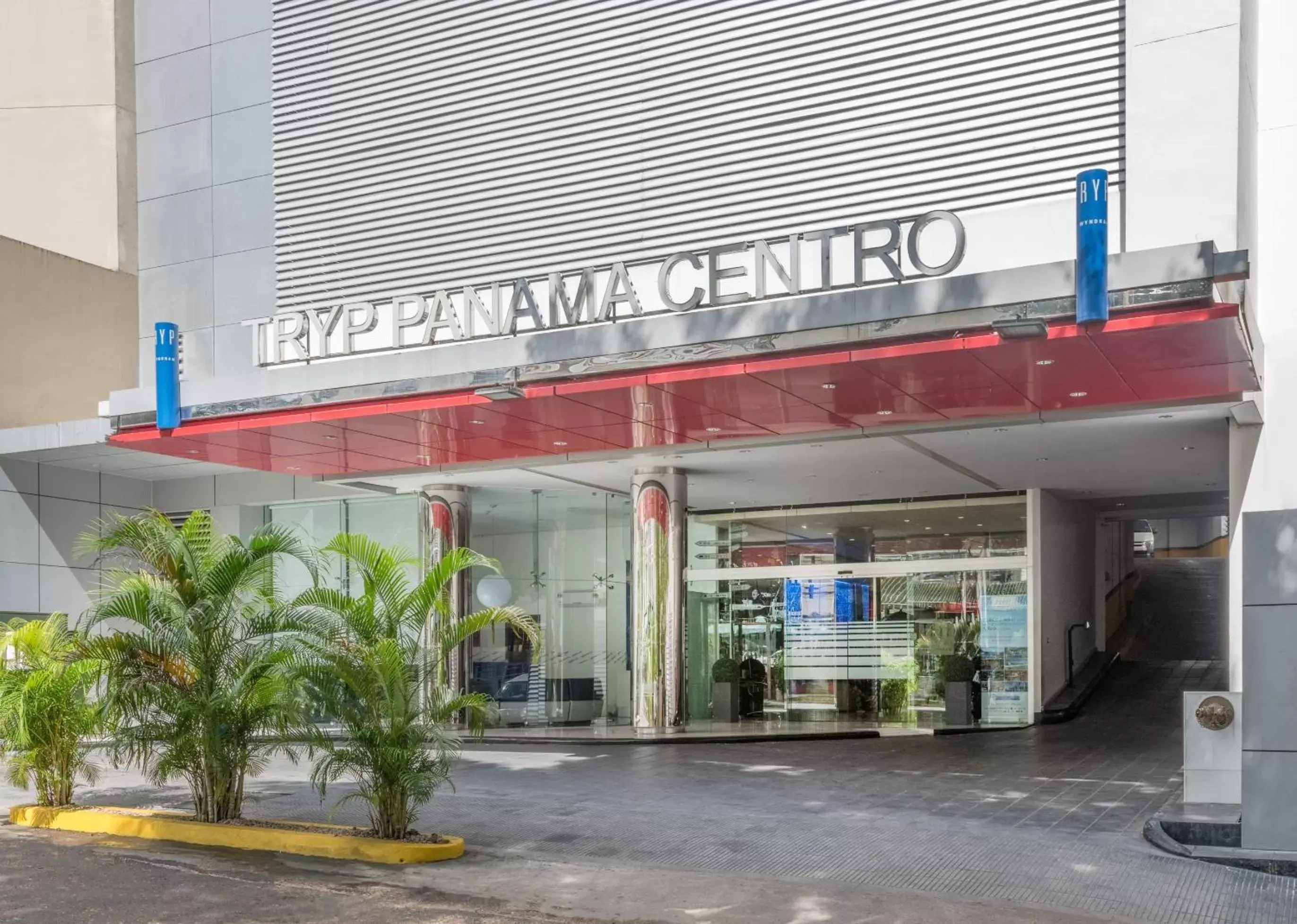 Facade/entrance in Tryp by Wyndham Panama Centro