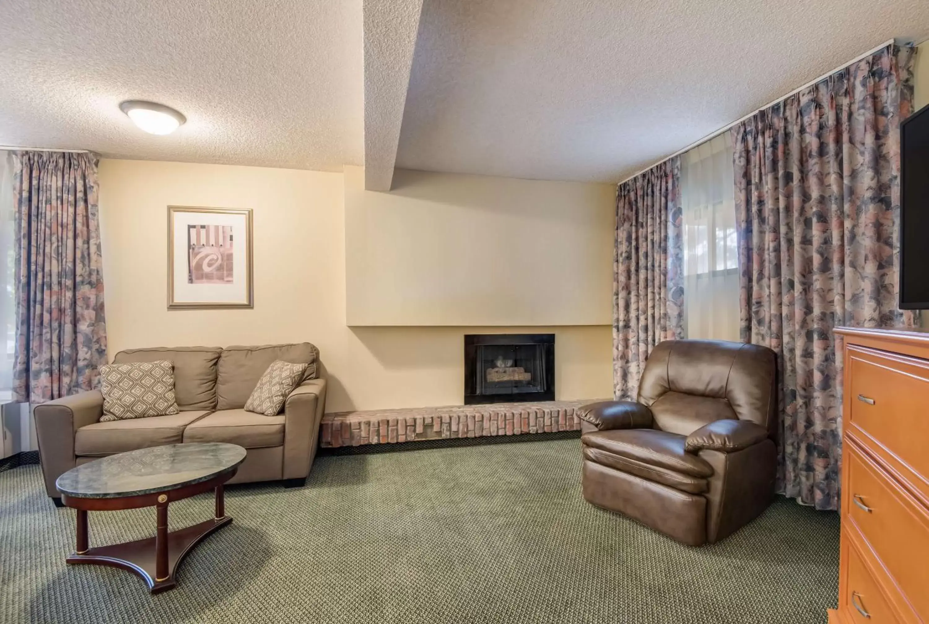 Bedroom, Seating Area in SureStay Plus Hotel by Best Western Reno Airport