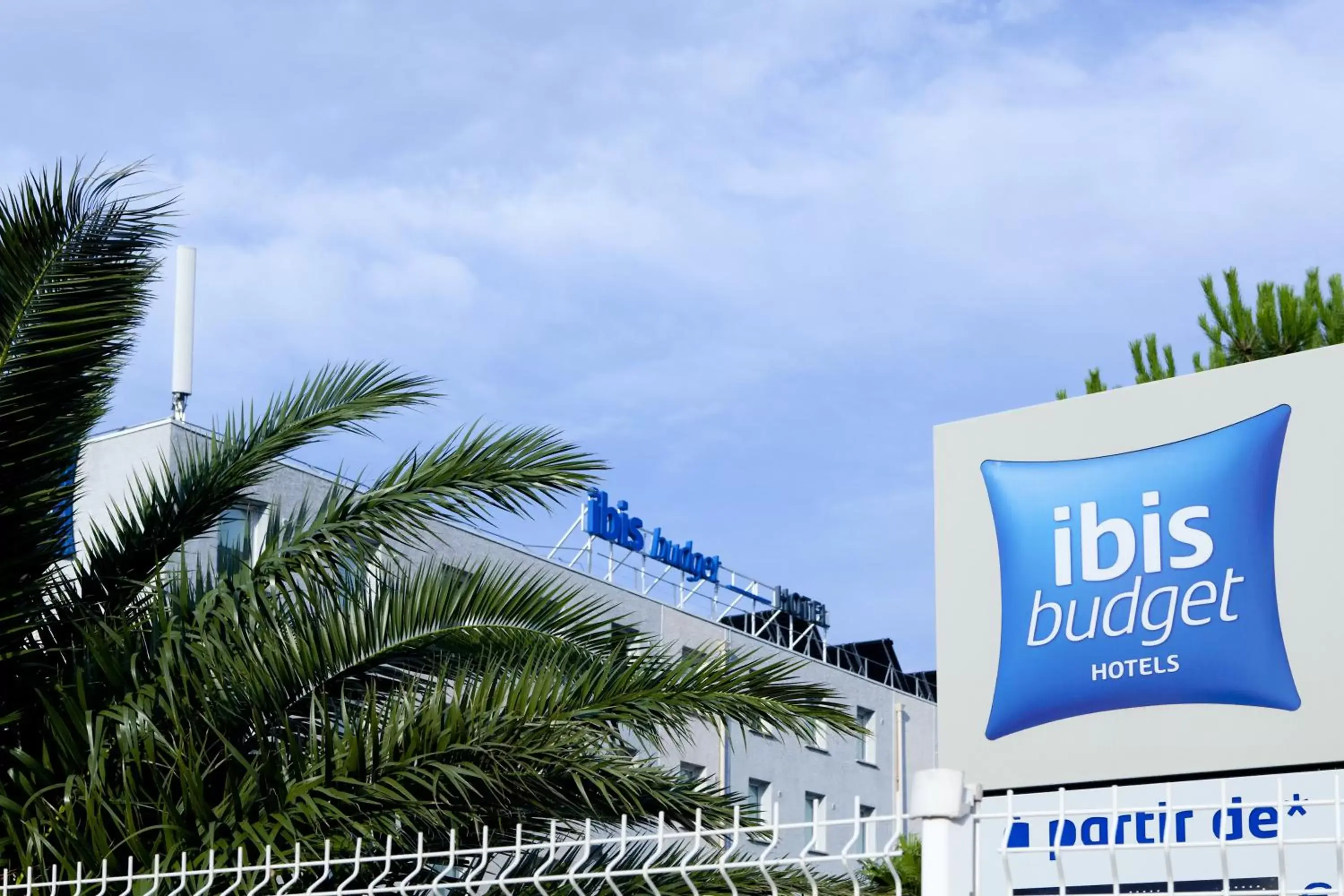 Facade/entrance in ibis budget Narbonne Est