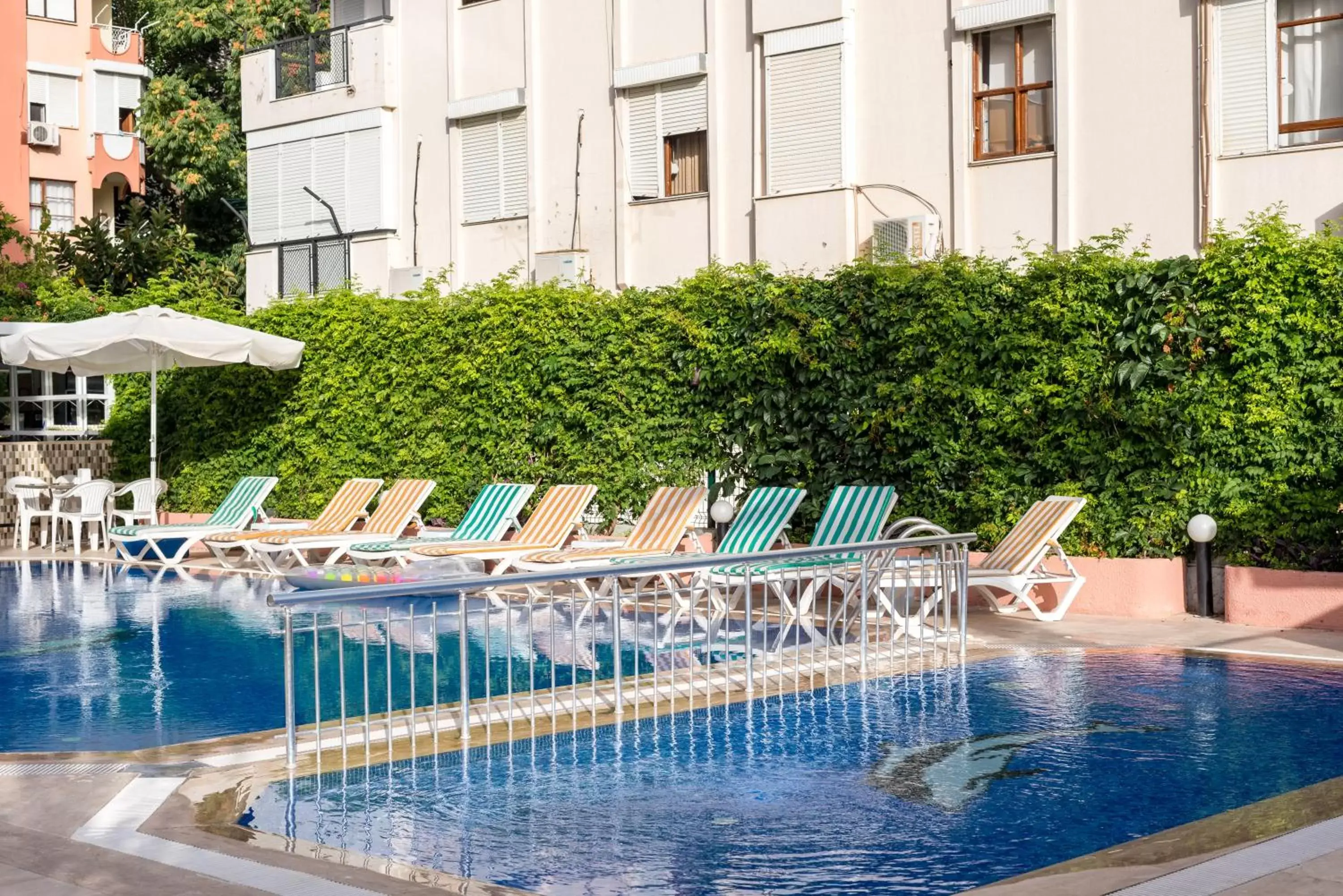 Swimming Pool in Zel Hotel