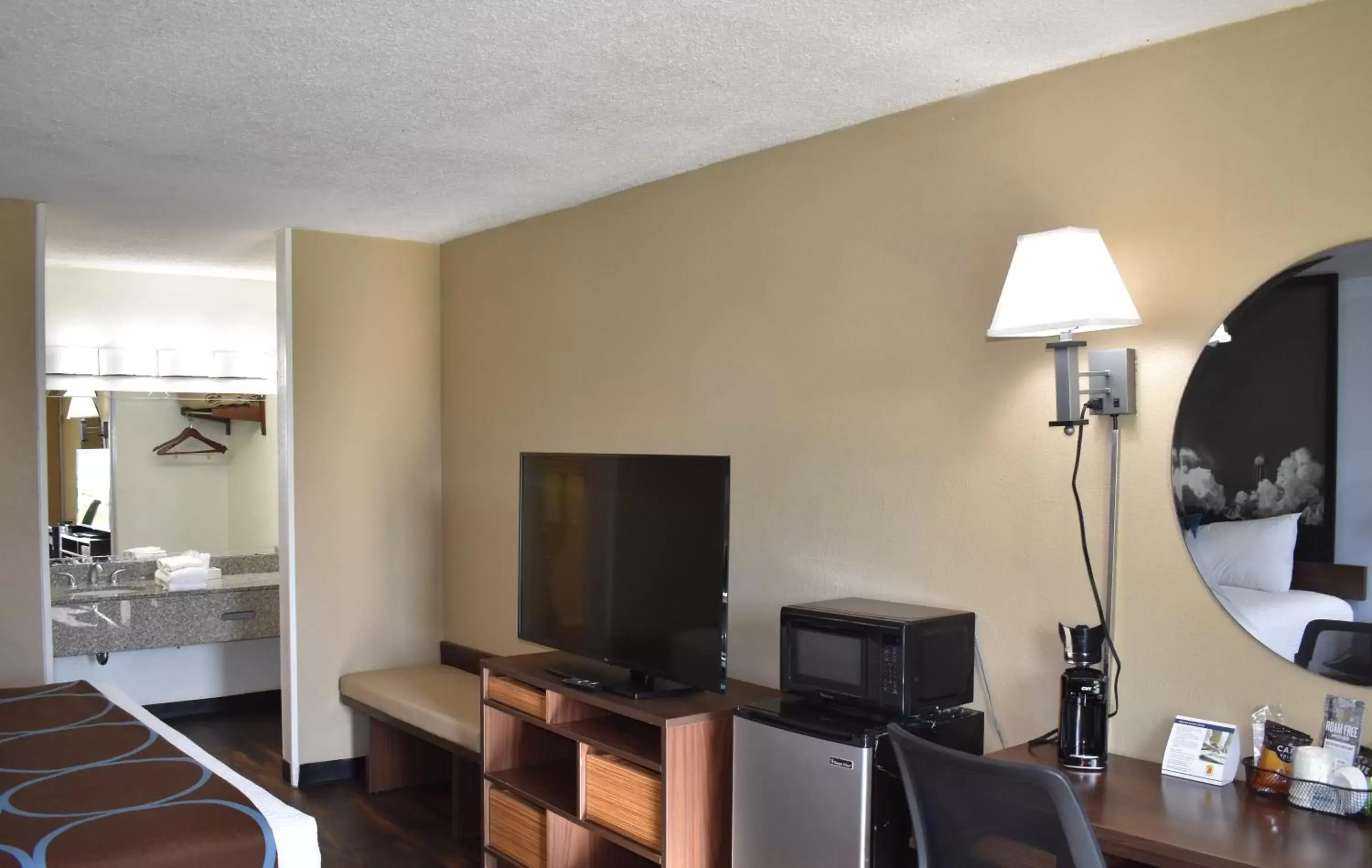 TV and multimedia, TV/Entertainment Center in Super 8 by Wyndham Ocala I-75