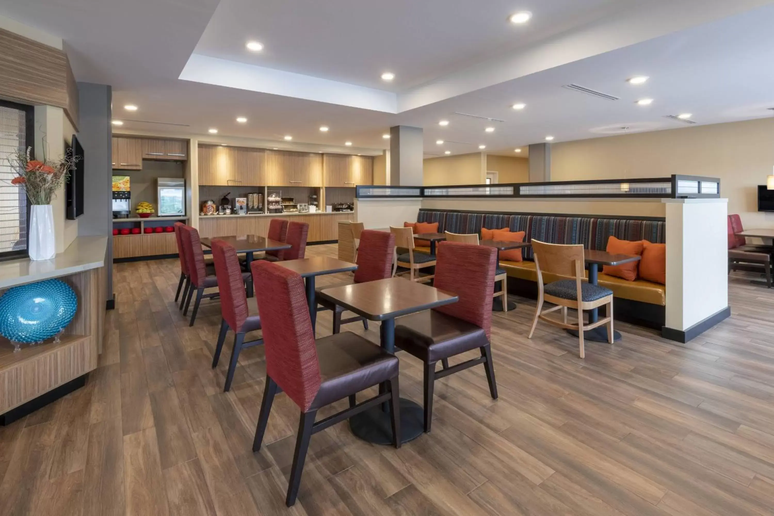 Breakfast, Restaurant/Places to Eat in TownePlace Suites by Marriott St. Louis Edwardsville, IL