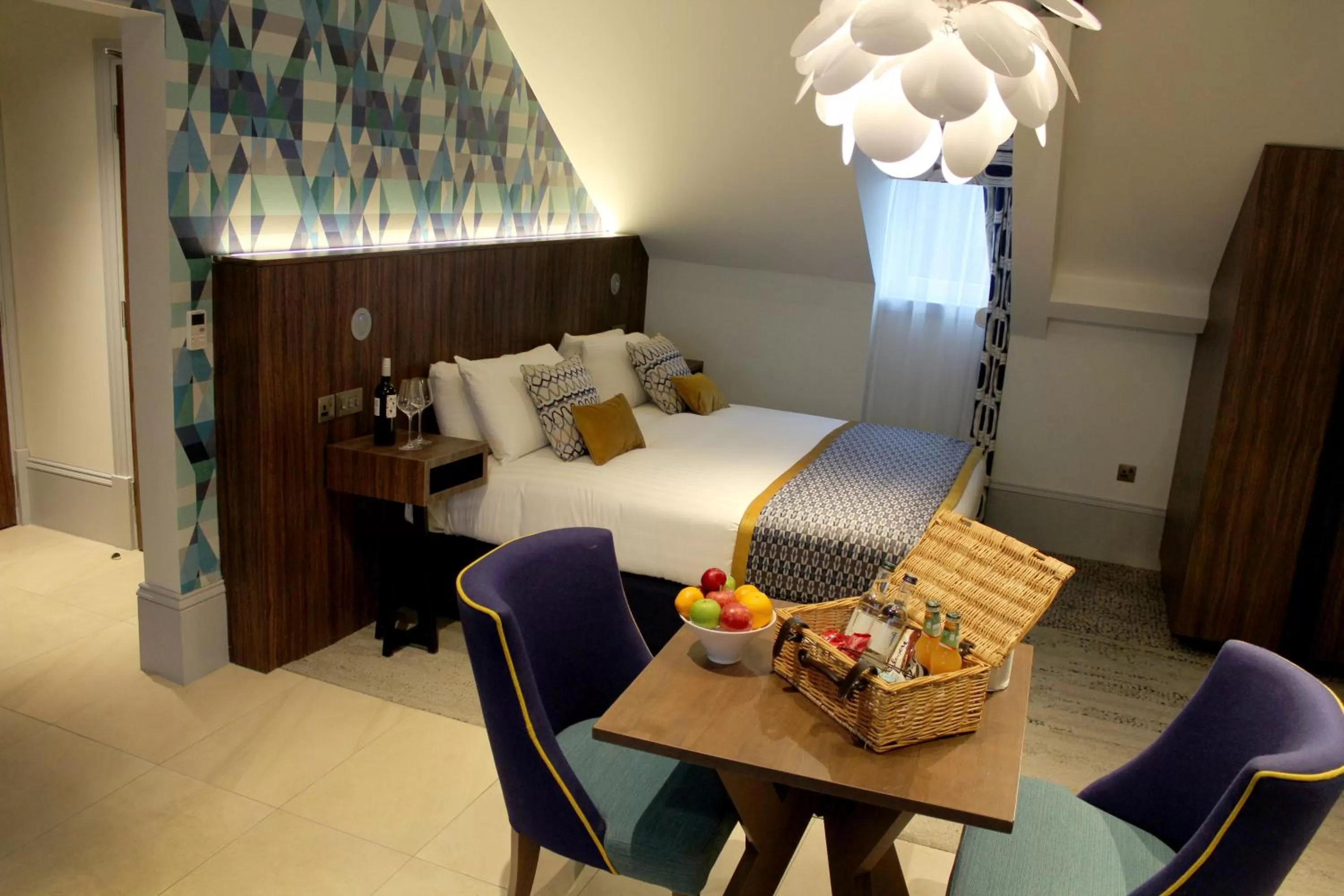 Kitchen or kitchenette, Bed in 91 Aparthotel Jesmond Road