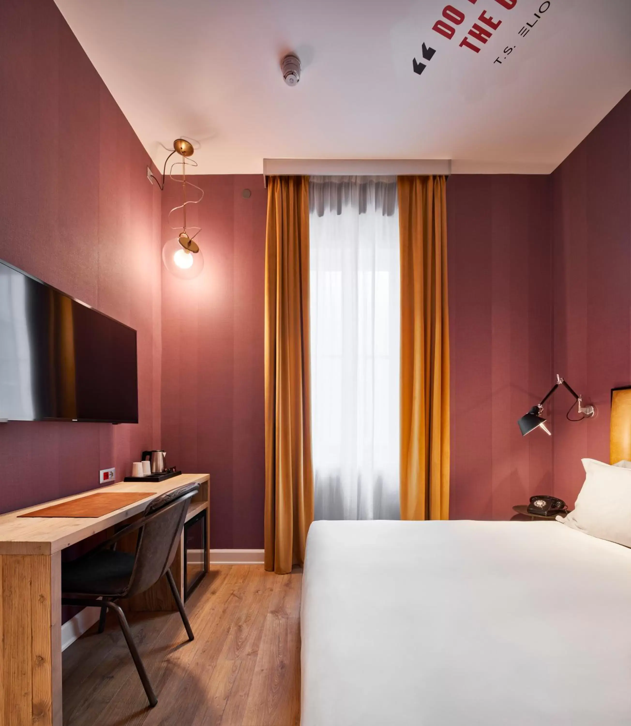 Bedroom, Bed in The Modernist Hotel
