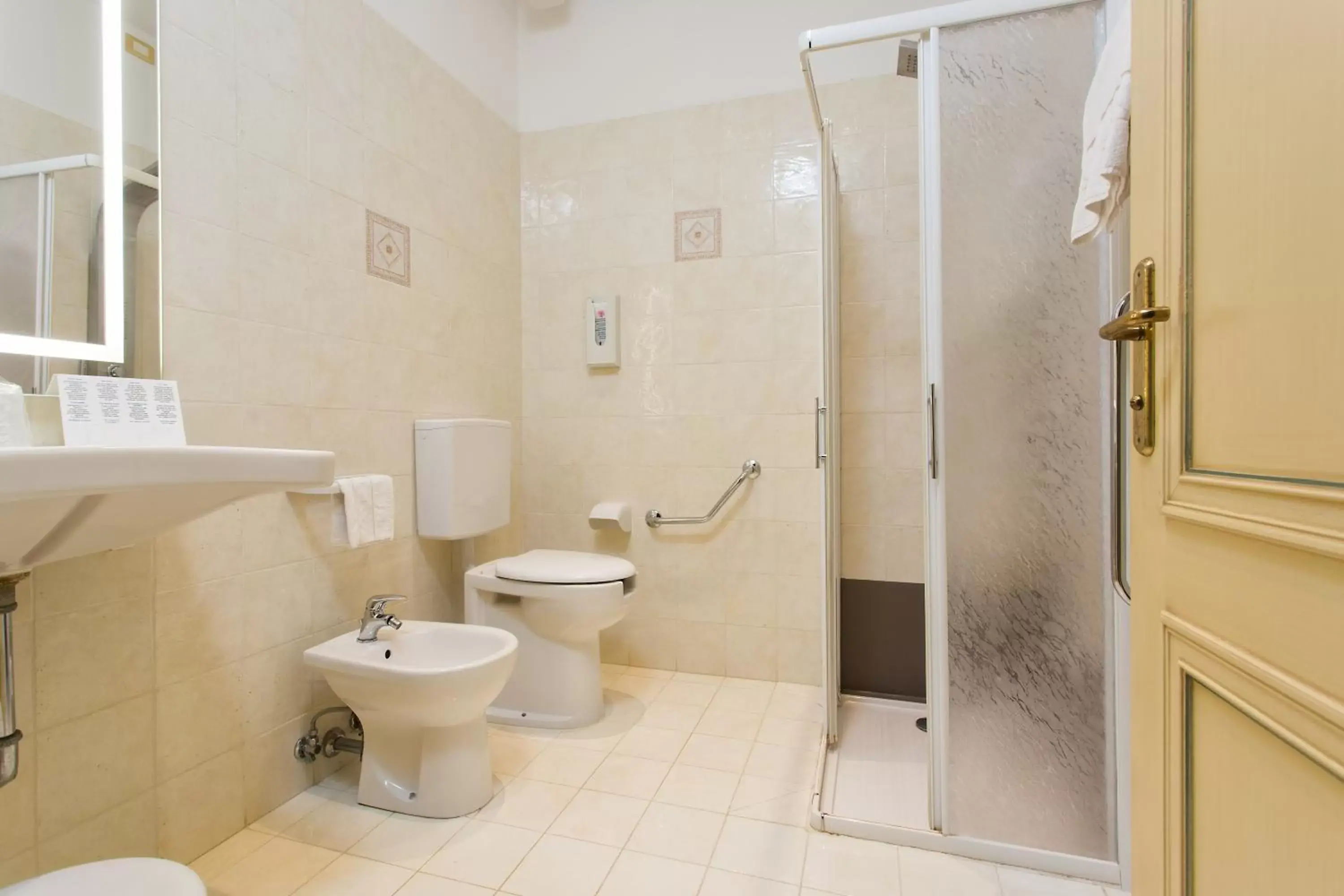 Shower, Bathroom in Hotel Conterie