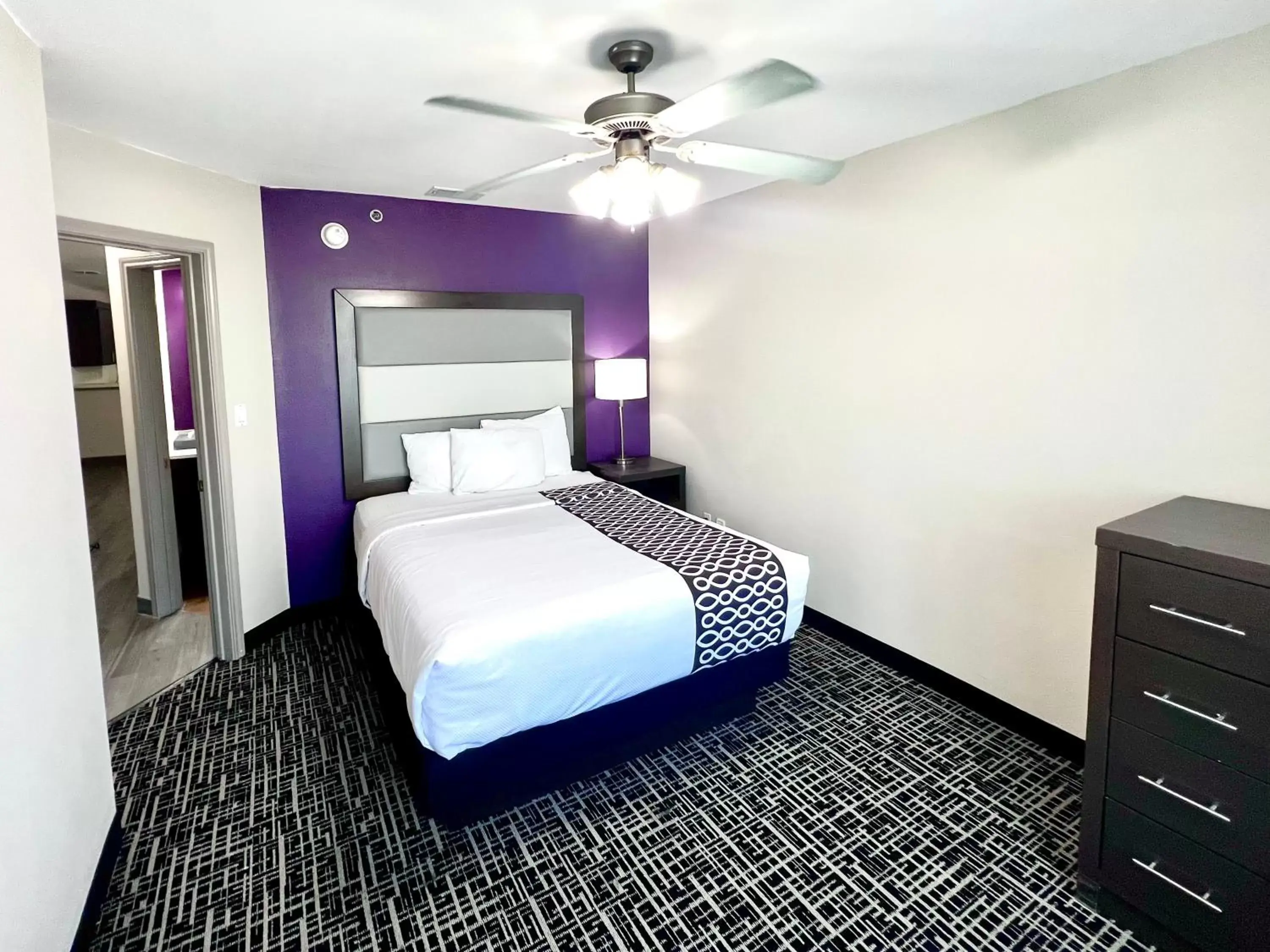 Bed in La Quinta by Wyndham Pharr North McAllen