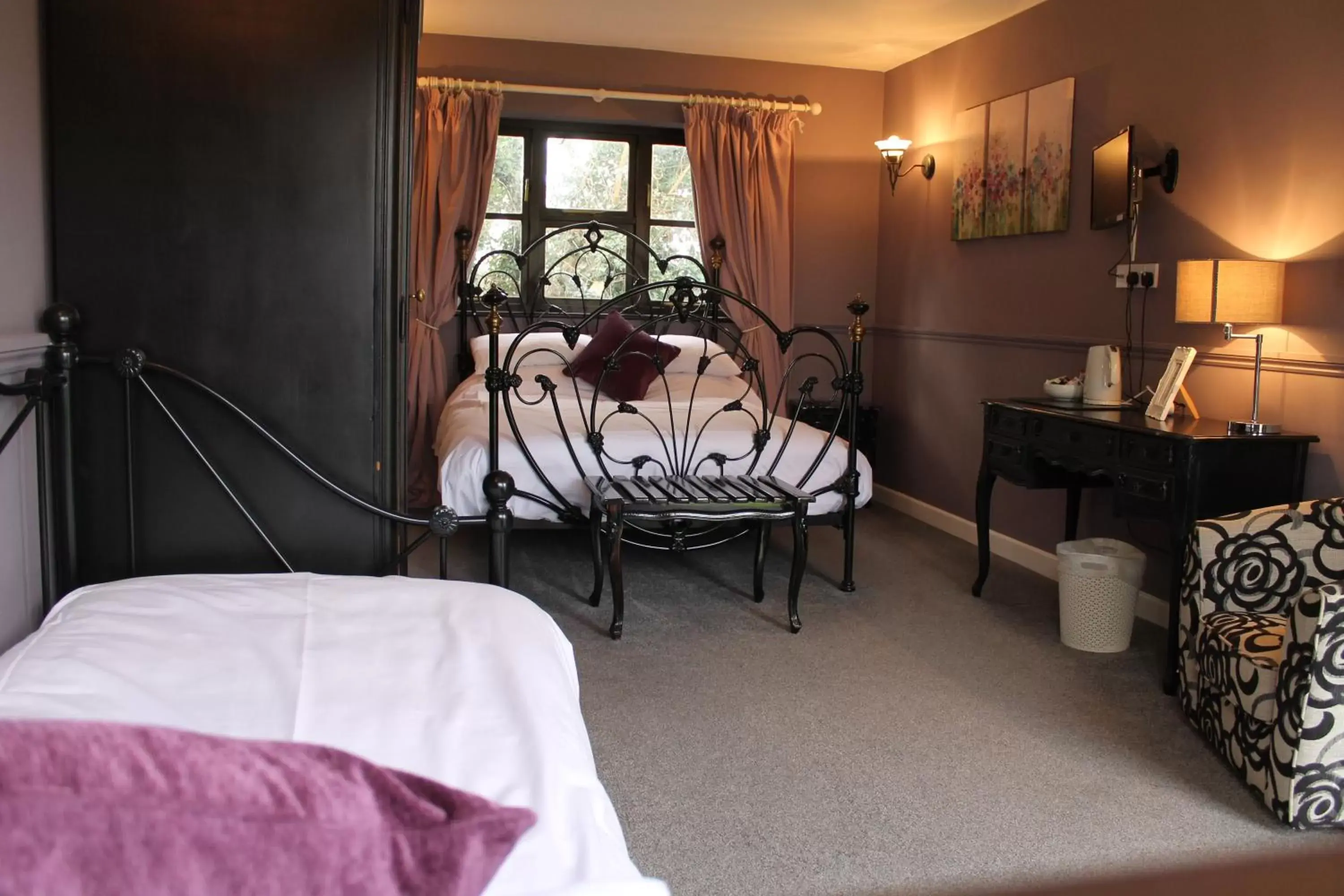 Bedroom, Bed in Swan Motel