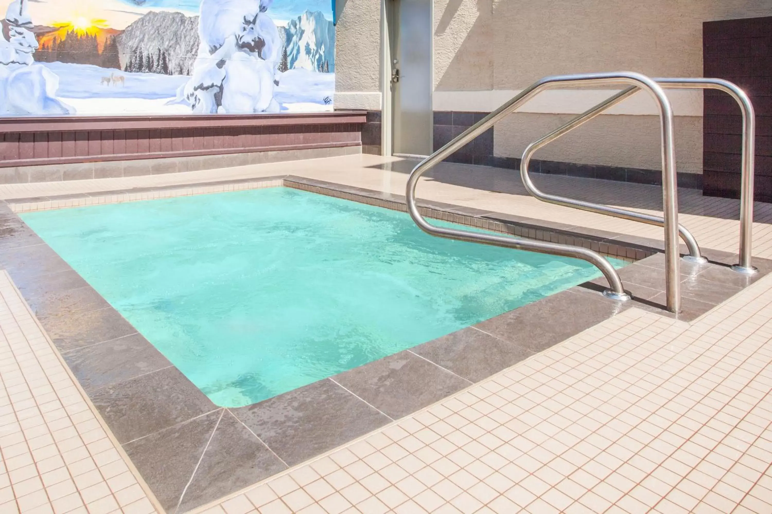 Hot Tub, Swimming Pool in Fernie Fox Hotel