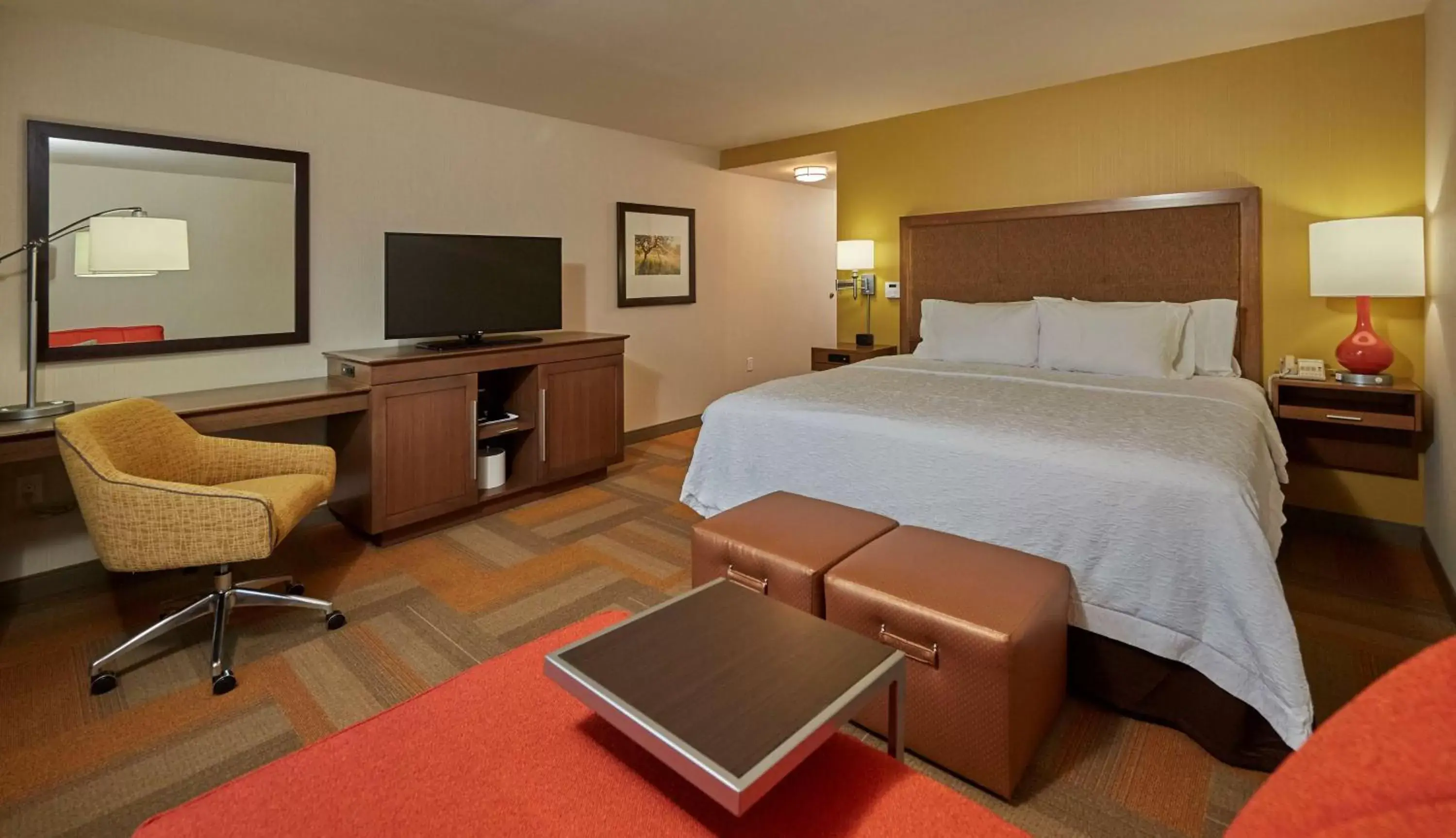 Bed in Hampton Inn & Suites Hood River