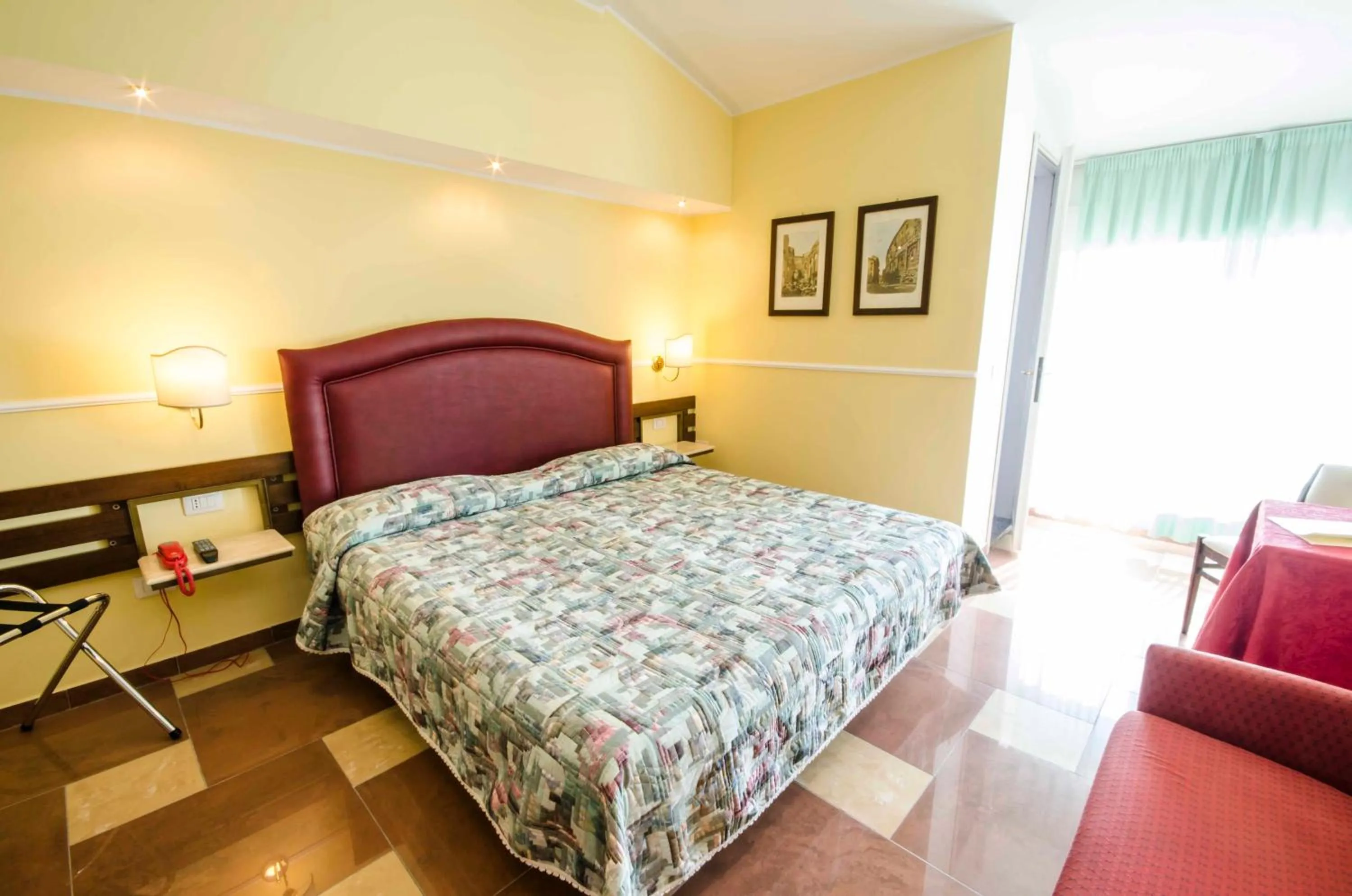 Photo of the whole room, Bed in Hotel Tarconte