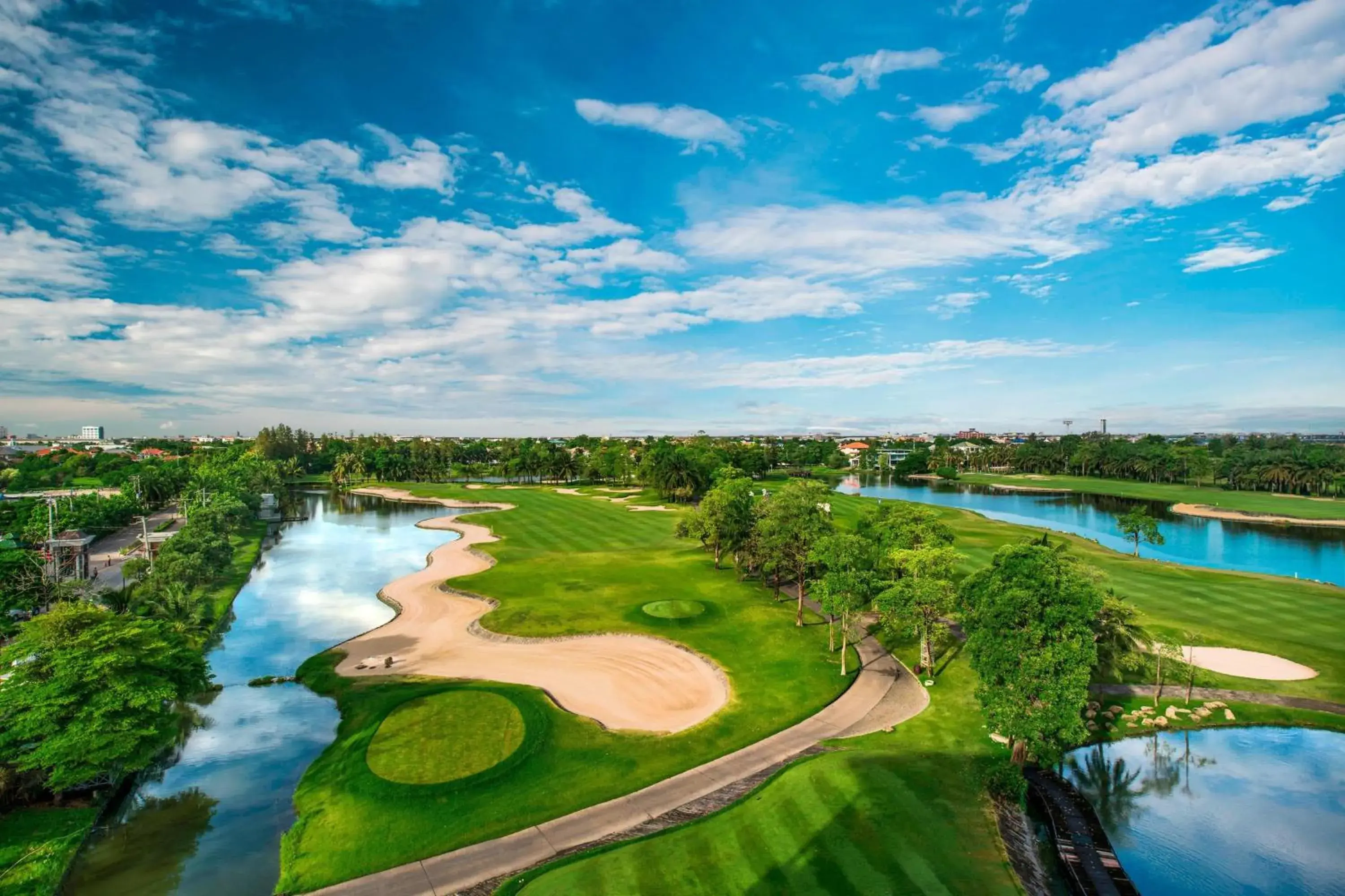 Golfcourse, Bird's-eye View in Le Meridien Suvarnabhumi, Bangkok Golf Resort and Spa