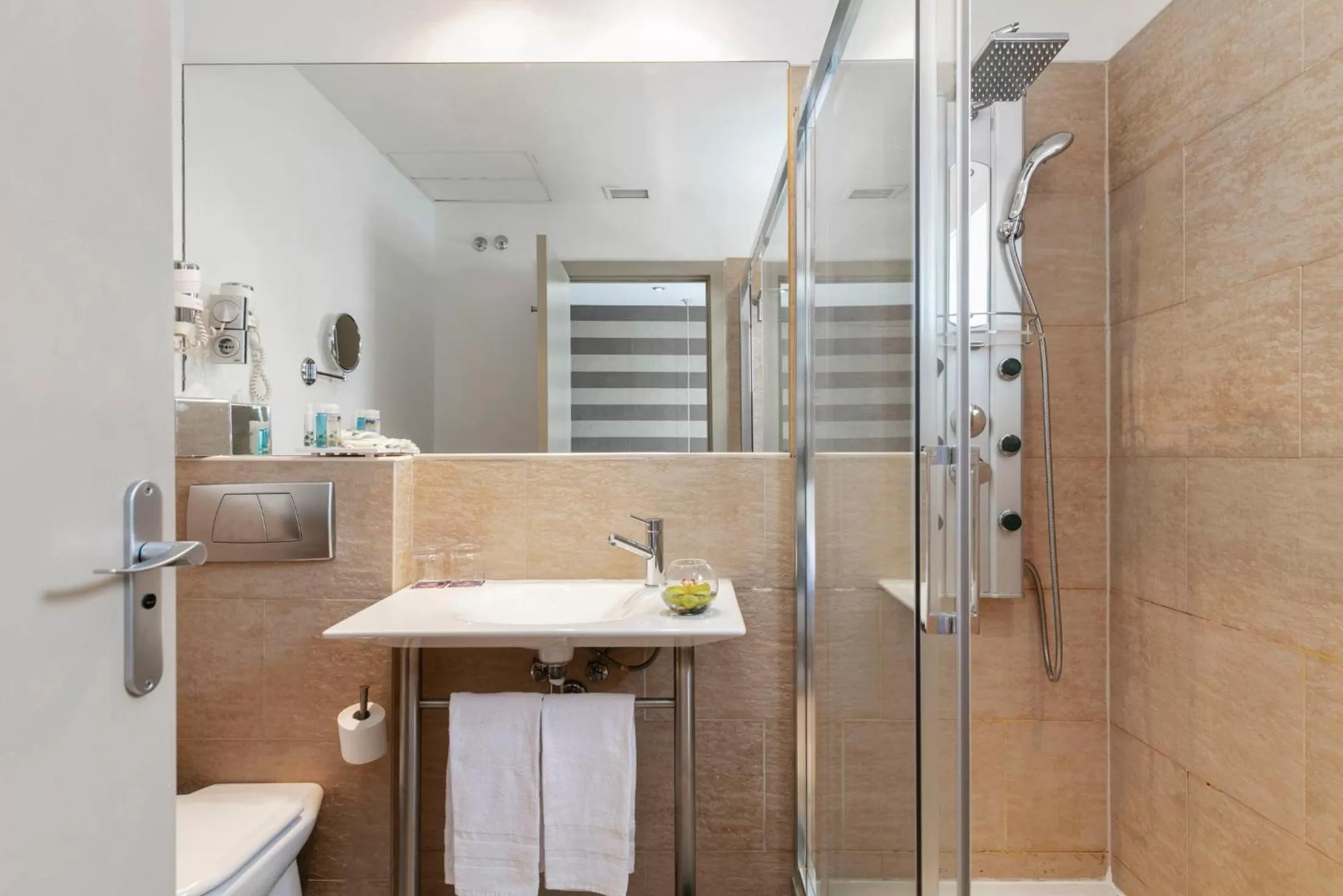 Shower in Globales Acis y Galatea