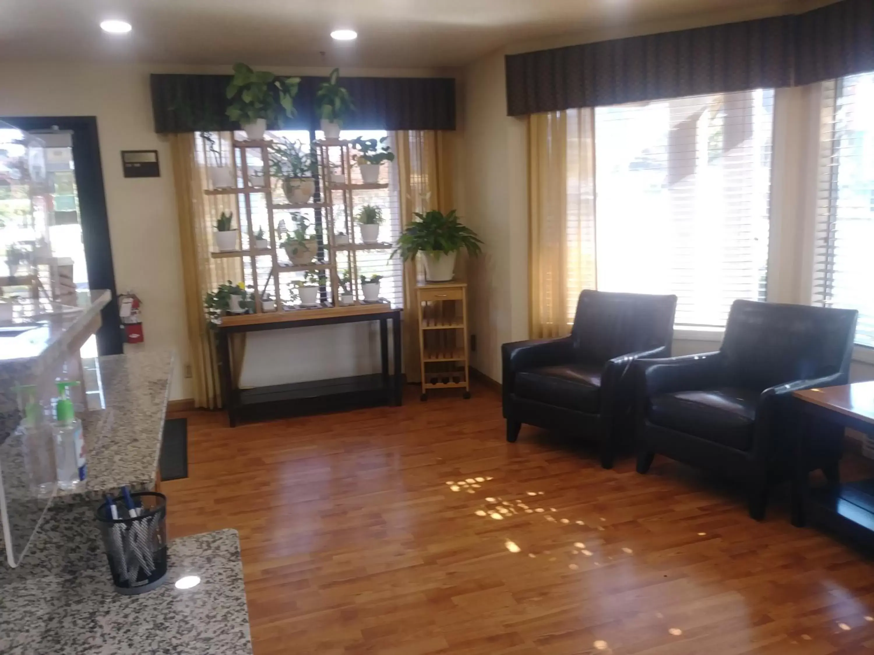 Lobby or reception in Oakridge Inn & Suites Lobby or reception in Oakridge Inn & Suites