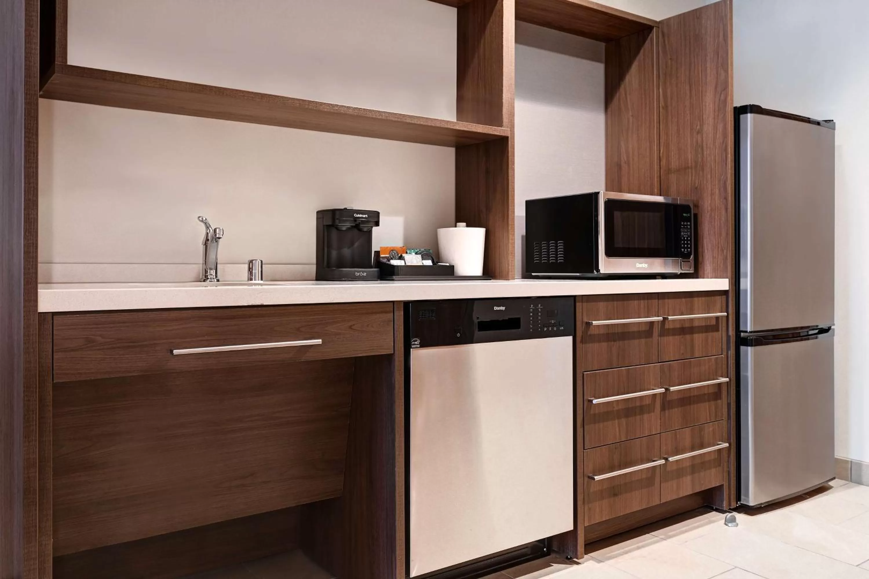 Kitchen or kitchenette in Home2 Suites By Hilton Anaheim Resort