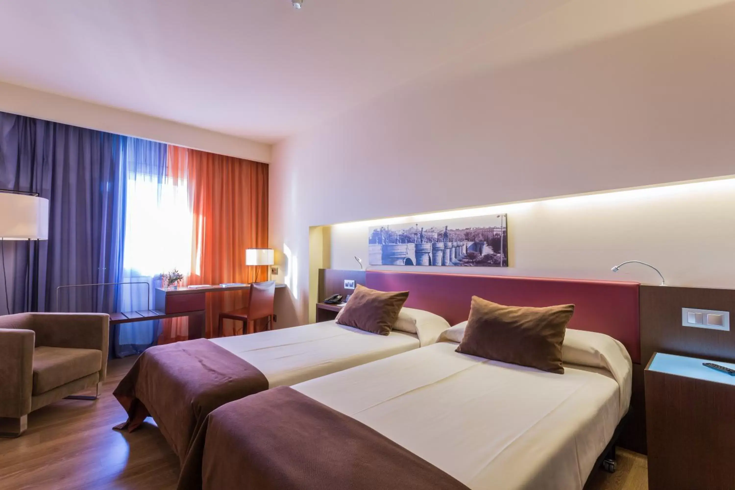Photo of the whole room, Bed in Madrid - Retiro, an IHG Hotel