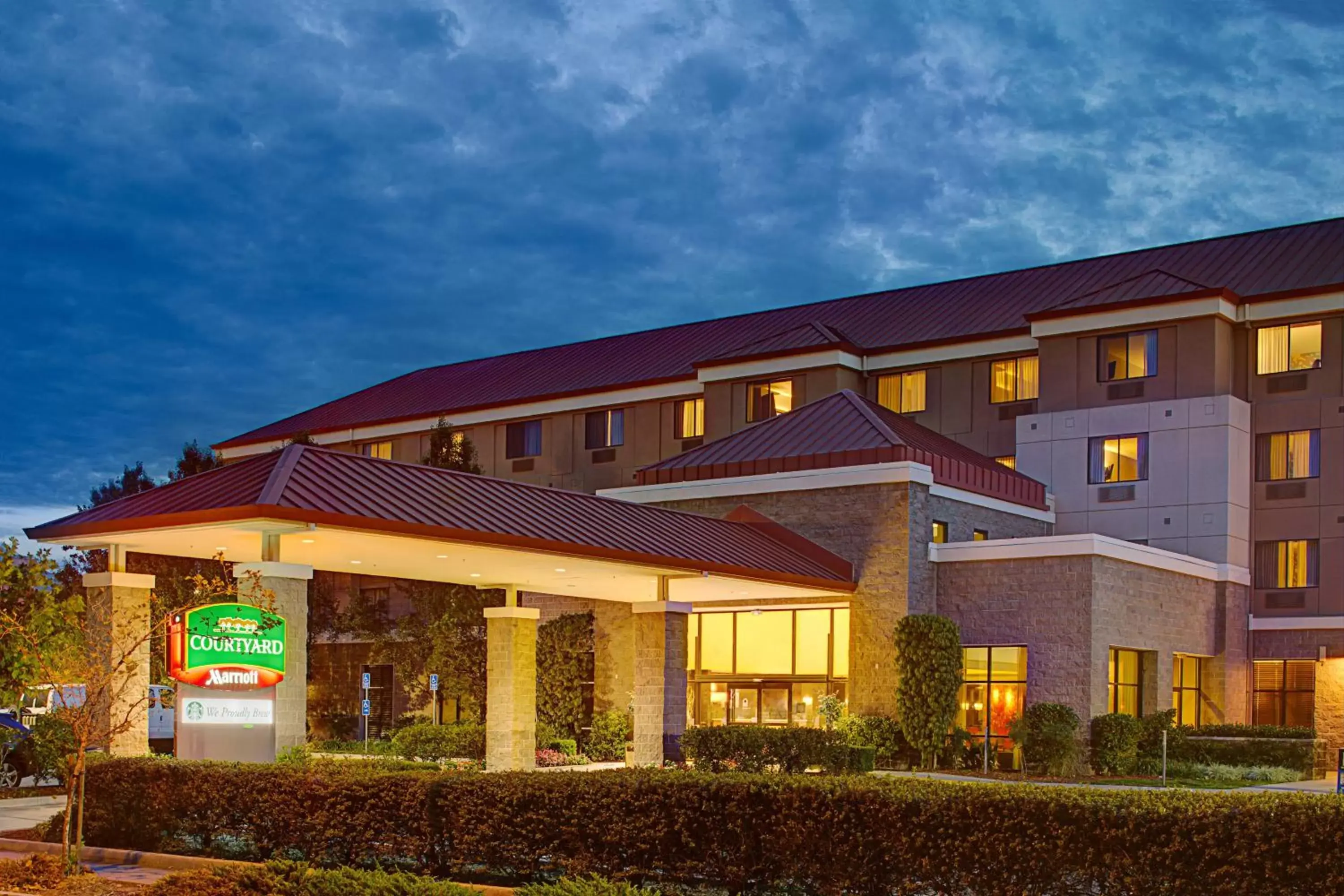 Property Building in Courtyard by Marriott Sacramento Midtown