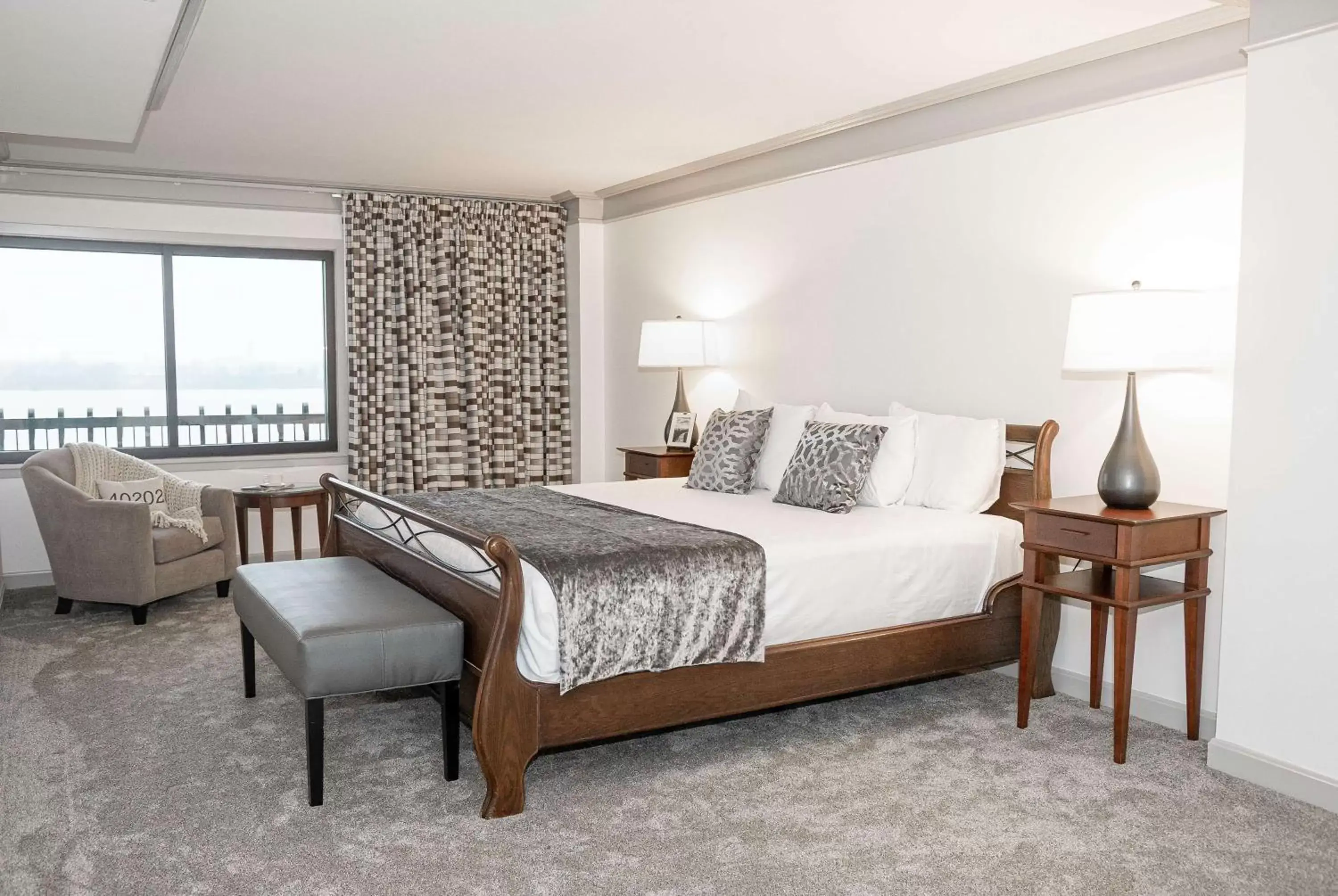 Photo of the whole room, Bed in Galt House Hotel, A Trademark Collection Hotel