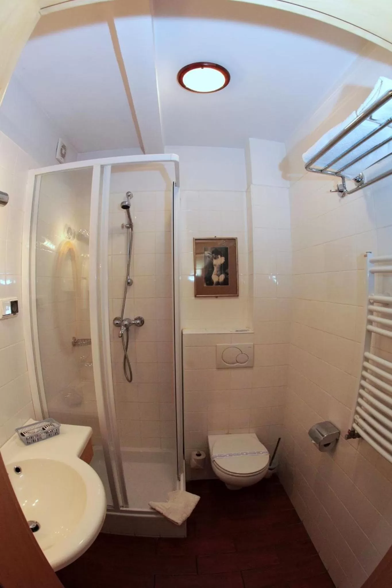 Bathroom in Dedek Park - historyczny dworek w pięknym Parku Skaryszewskim obok Stadionu Narodowego