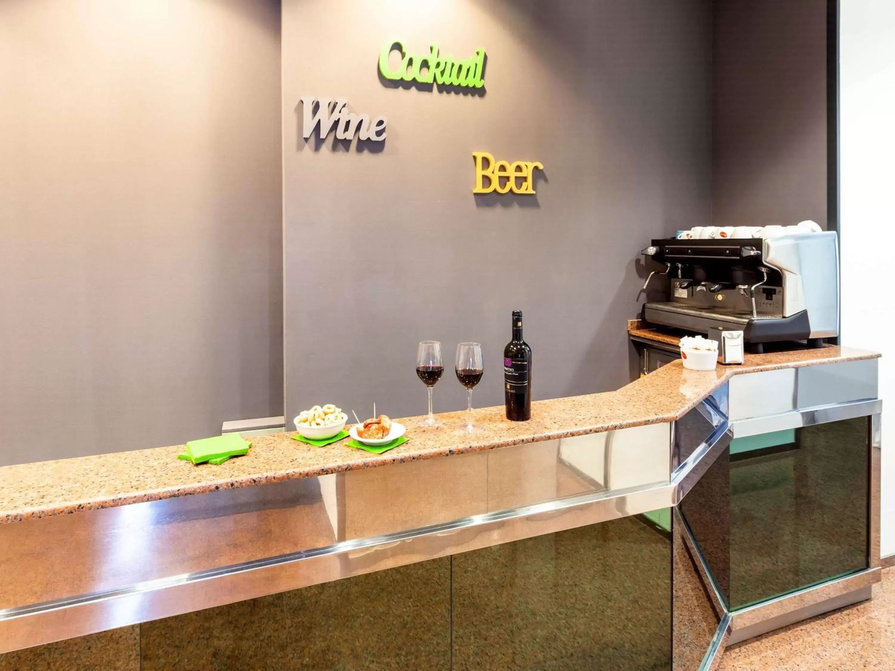 Coffee/tea facilities, Kitchen/Kitchenette in Ibis Styles Brindisi