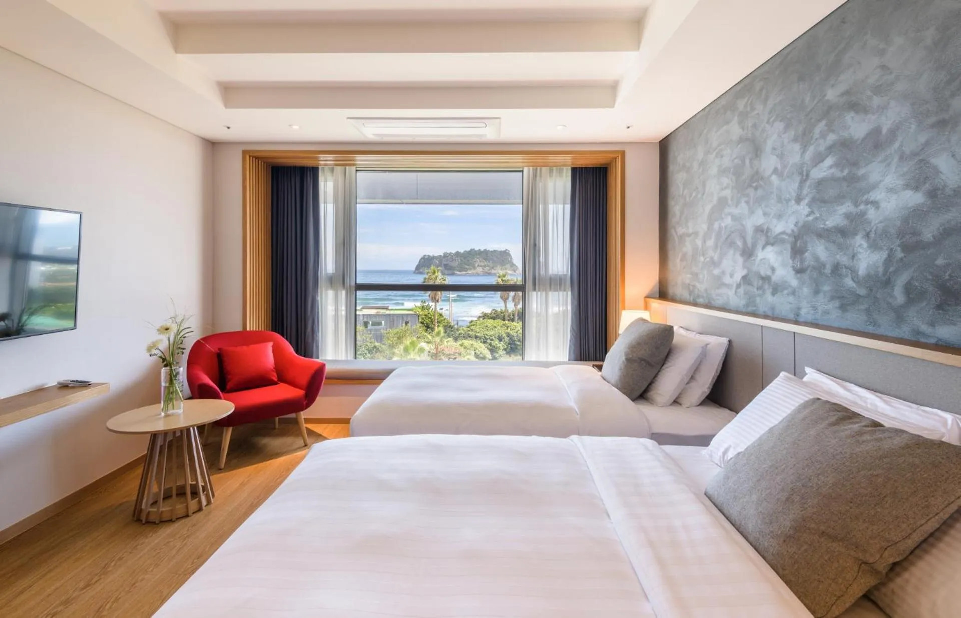 Photo of the whole room, Bed in The Grand Sumorum