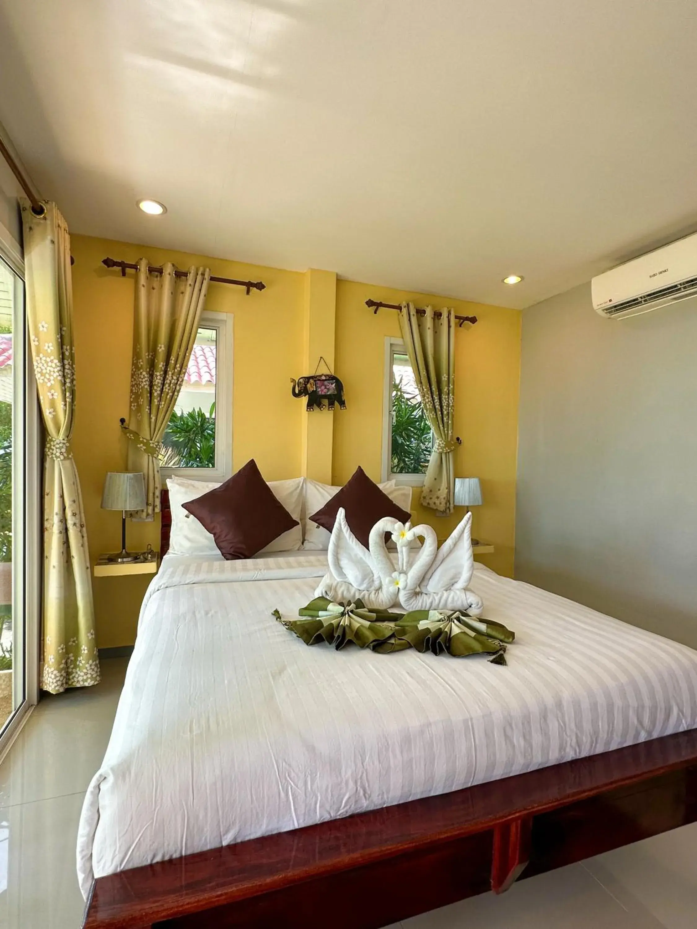 Bed in Lanta A&J Klong khong Beach