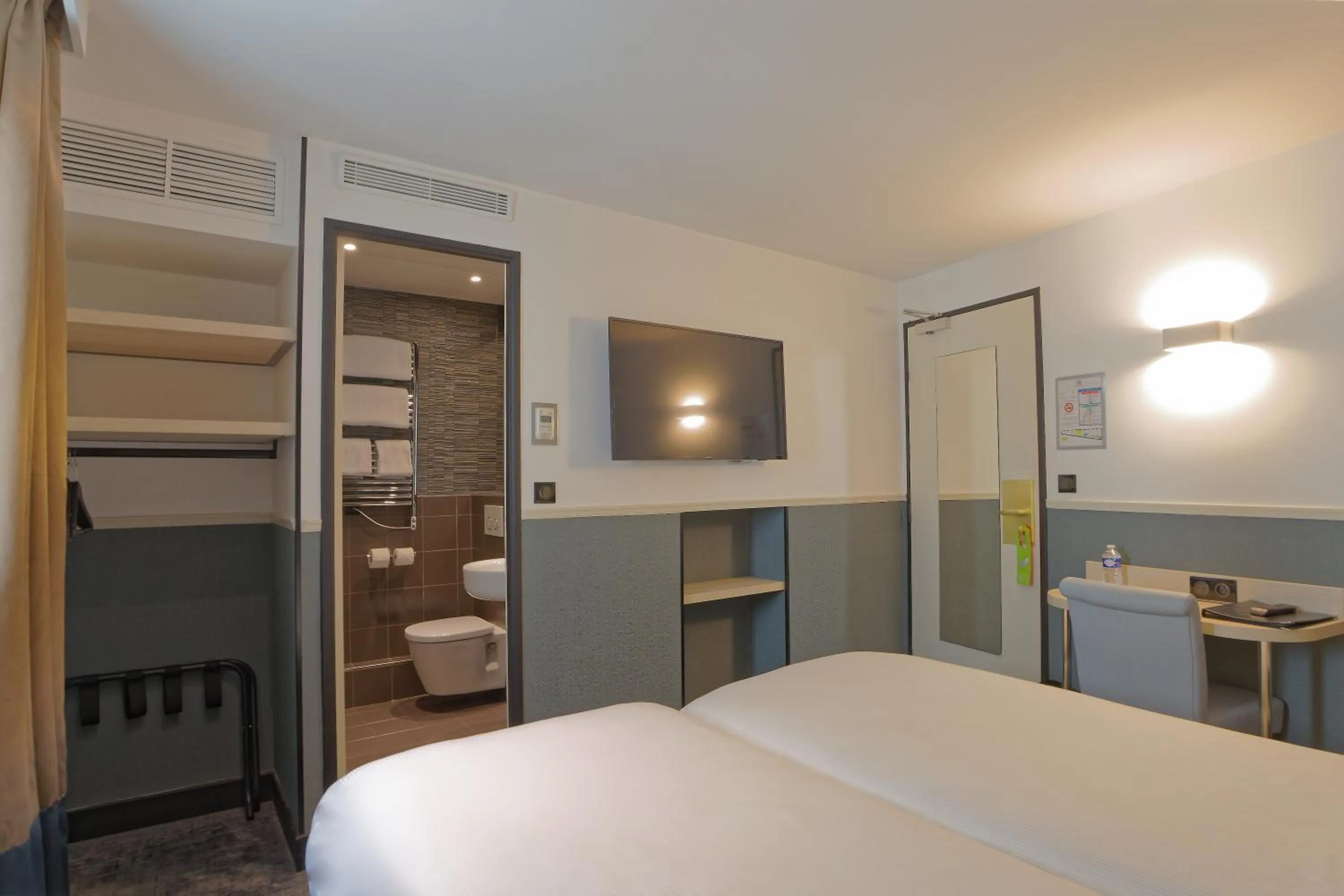 Bedroom, Bed in Appia La Fayette