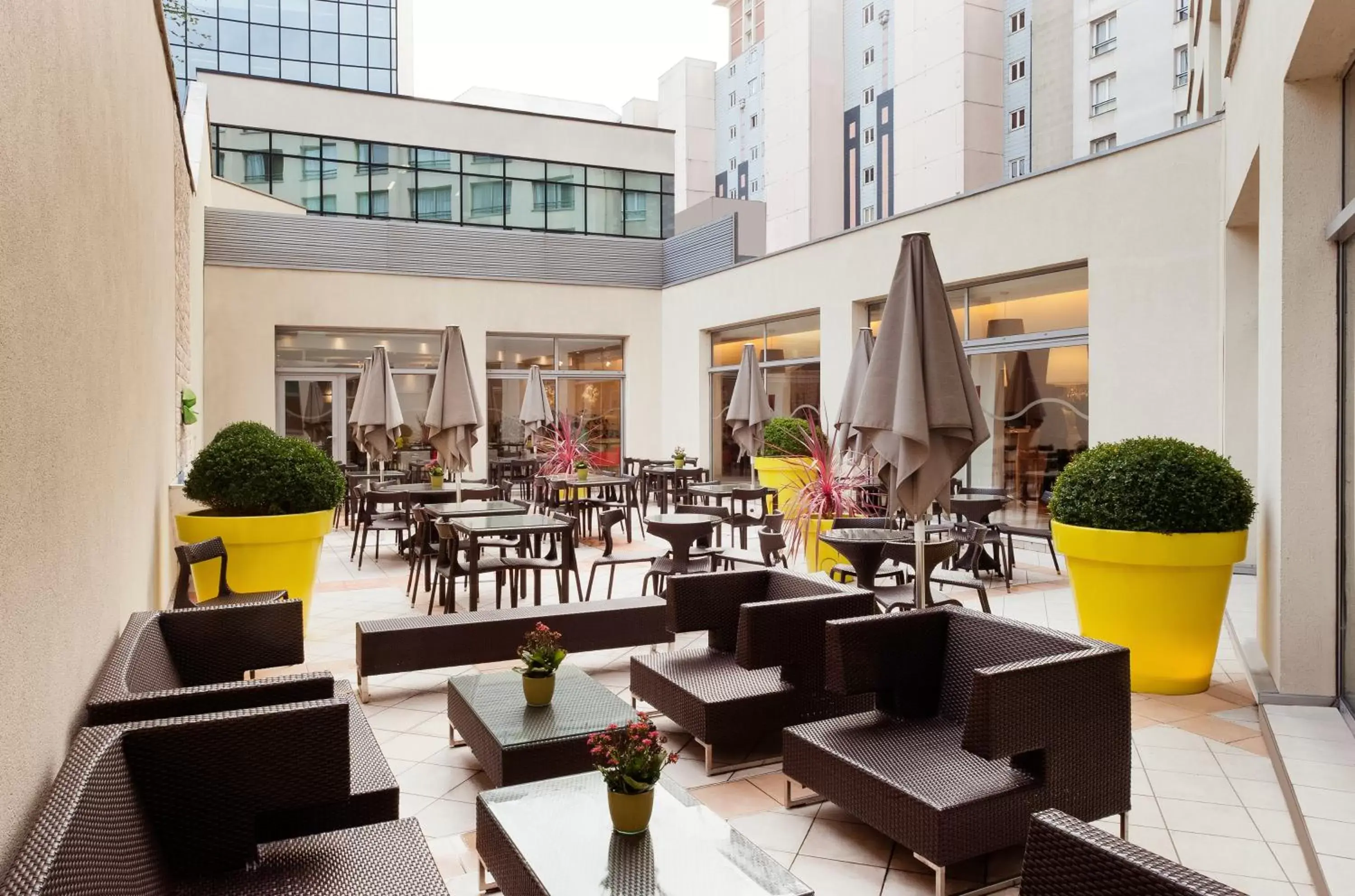 Lounge or bar, Restaurant/Places to Eat in Novotel Lille Centre Gares