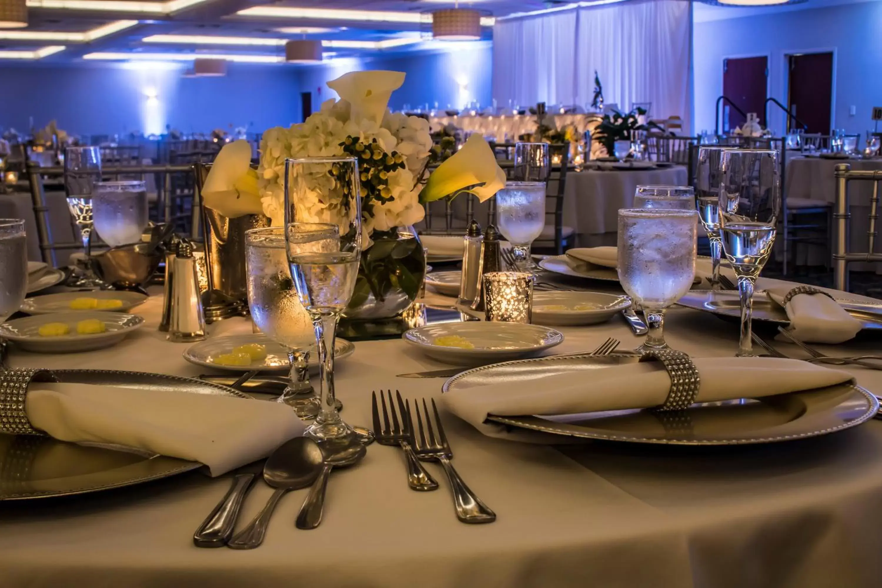 Banquet/Function facilities, Restaurant/Places to Eat in Crowne Plaza Hotel and Suites Pittsburgh South, an IHG Hotel