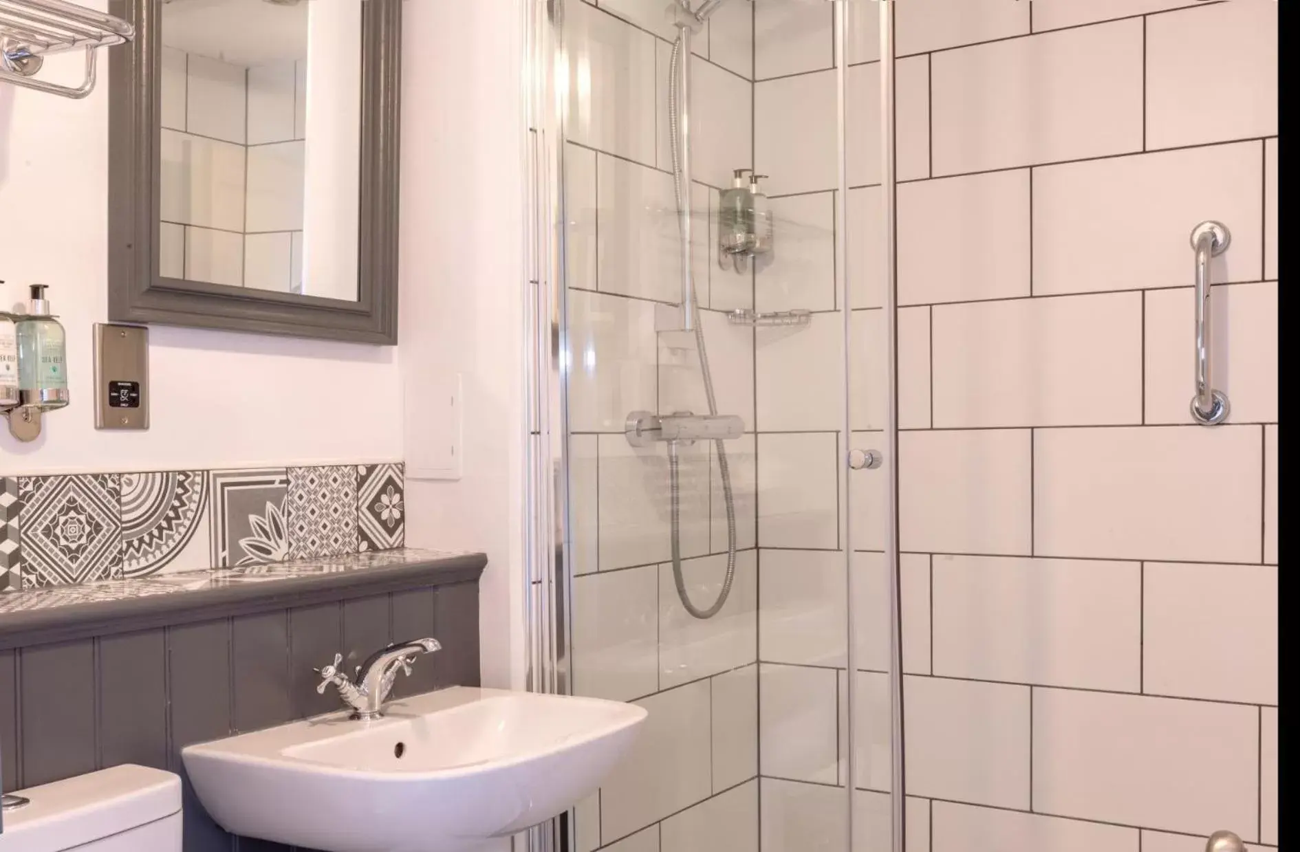 Shower, Bathroom in The Harrogate Inn - The Inn Collection Group