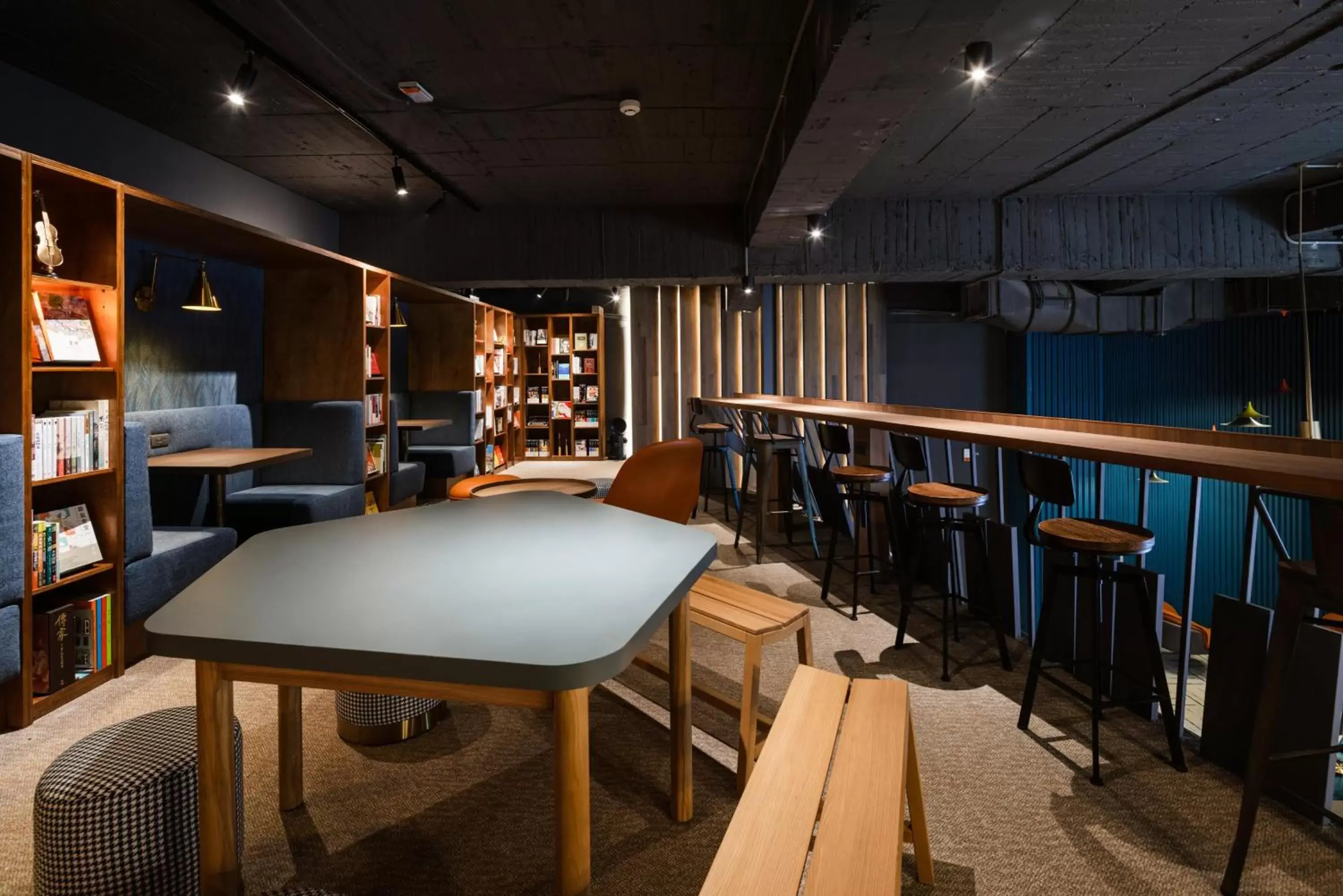 Lounge or bar in OLAH Poshtel - Taichung Station Lounge or bar in OLAH Poshtel - Taichung Station