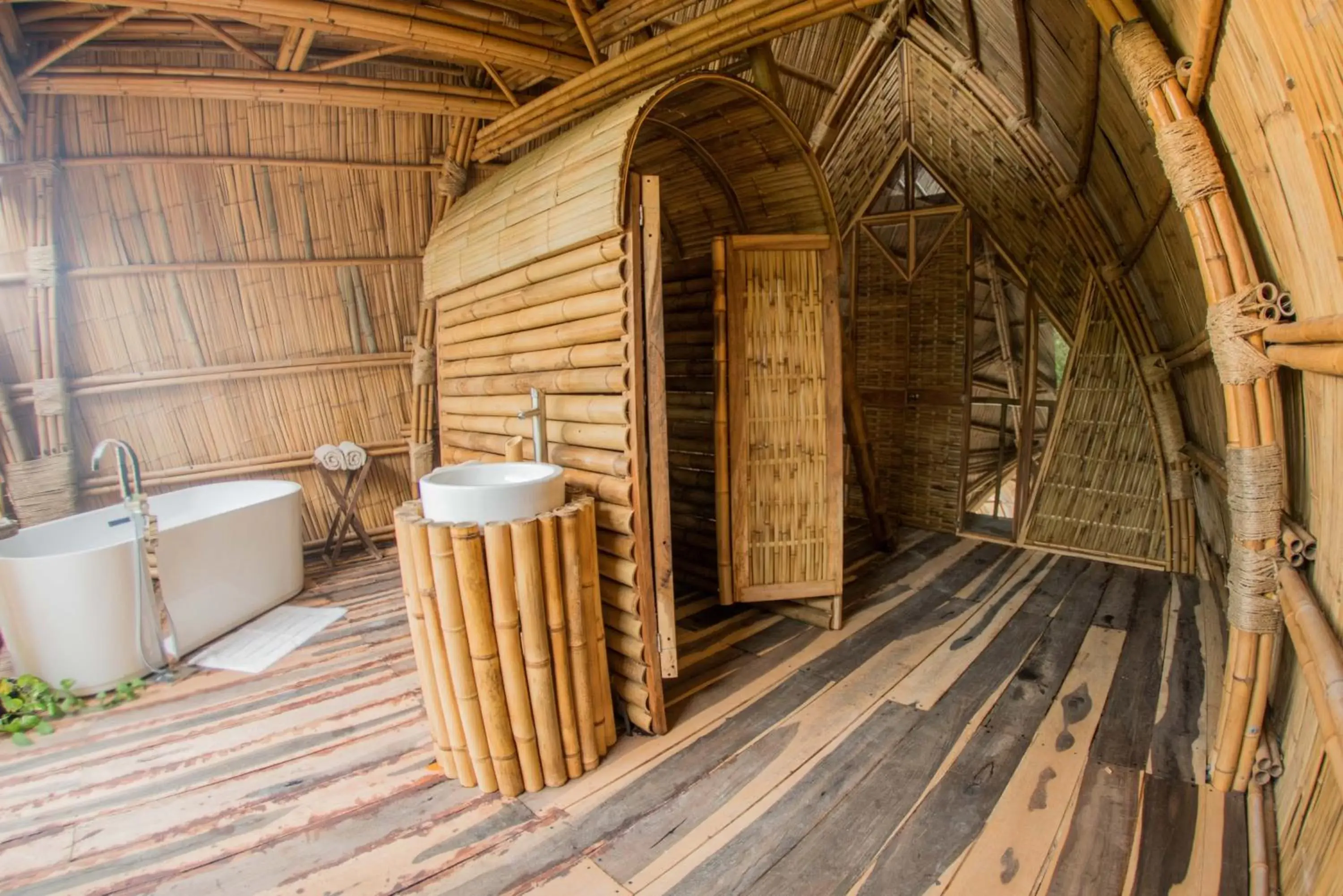 Bathroom in Mamasan Treehouses & Cabins