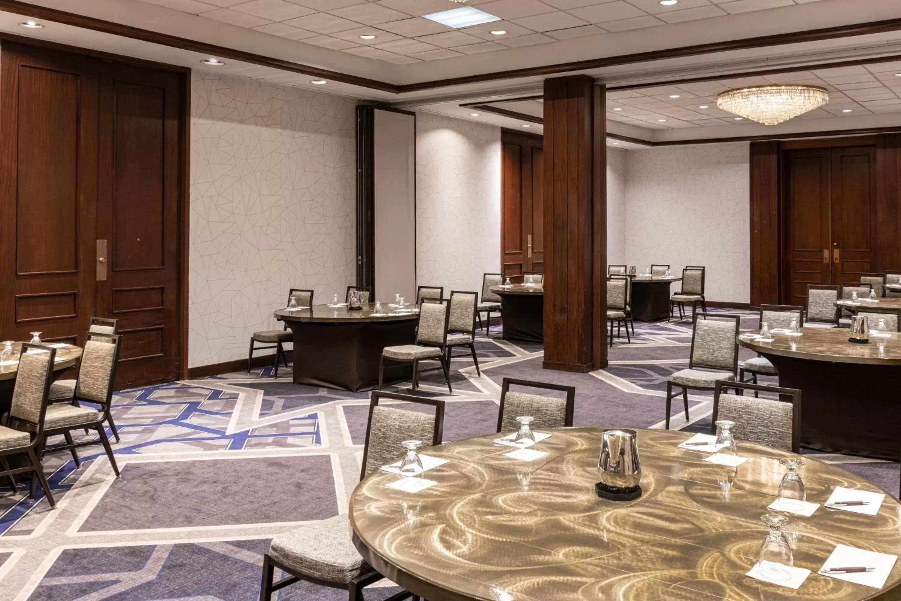 Meeting/conference room, Restaurant/Places to Eat in Sheraton Indianapolis City Centre Hotel