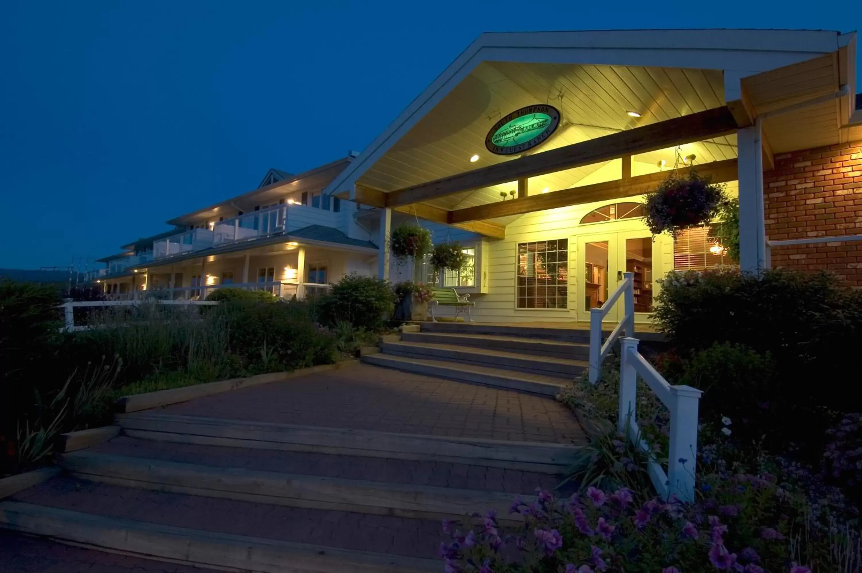 Facade/entrance, Property Building in South Thompson Inn & Conference Centre