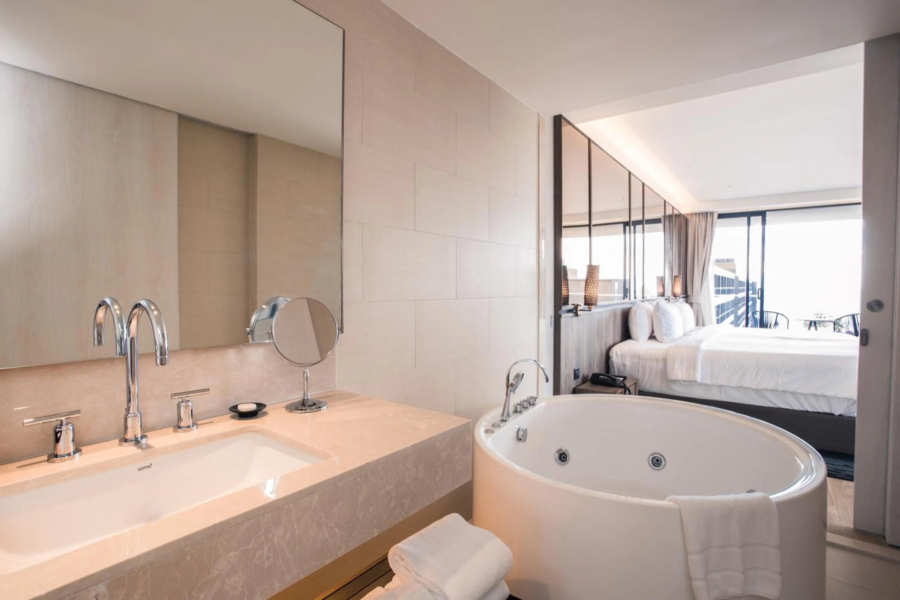Bath, Bed in Ana Anan Resort & Villas Pattaya