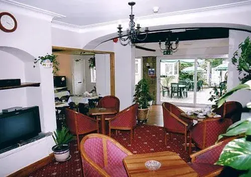 Lounge or bar in Nonsuch Park Hotel